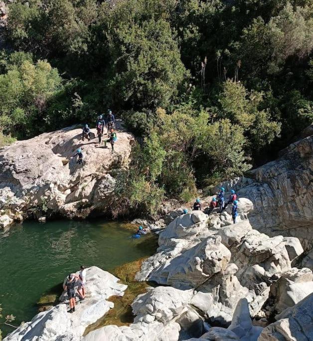 Hermosa casita de pueblo con piscina en Benahavís