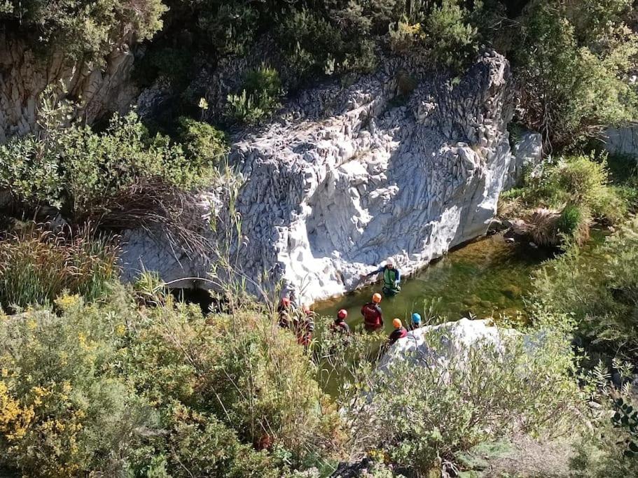 Hermosa casita de pueblo con piscina en Benahavís