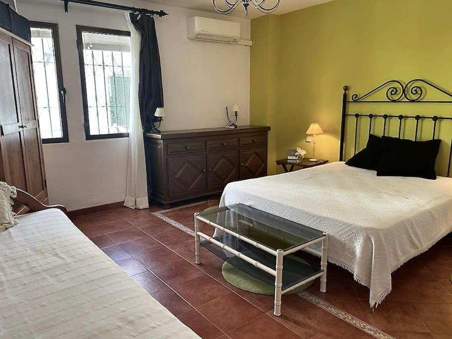 Hermosa casita de pueblo con piscina en Benahavís