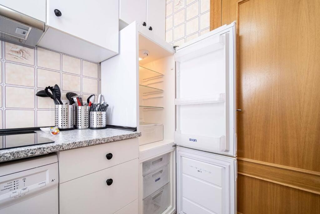 Calle Helsinki 23, Apartment with 2 bedrooms , 200 meters from Los Locos beach view 4