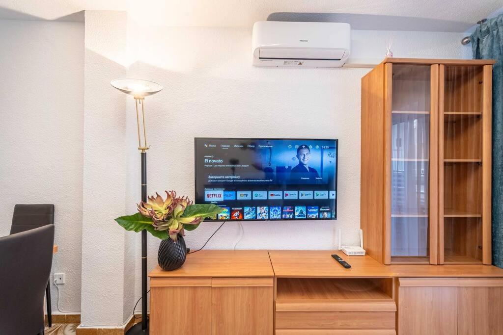 Calle Helsinki 23, Apartment with 2 bedrooms , 200 meters from Los Locos beach view 5