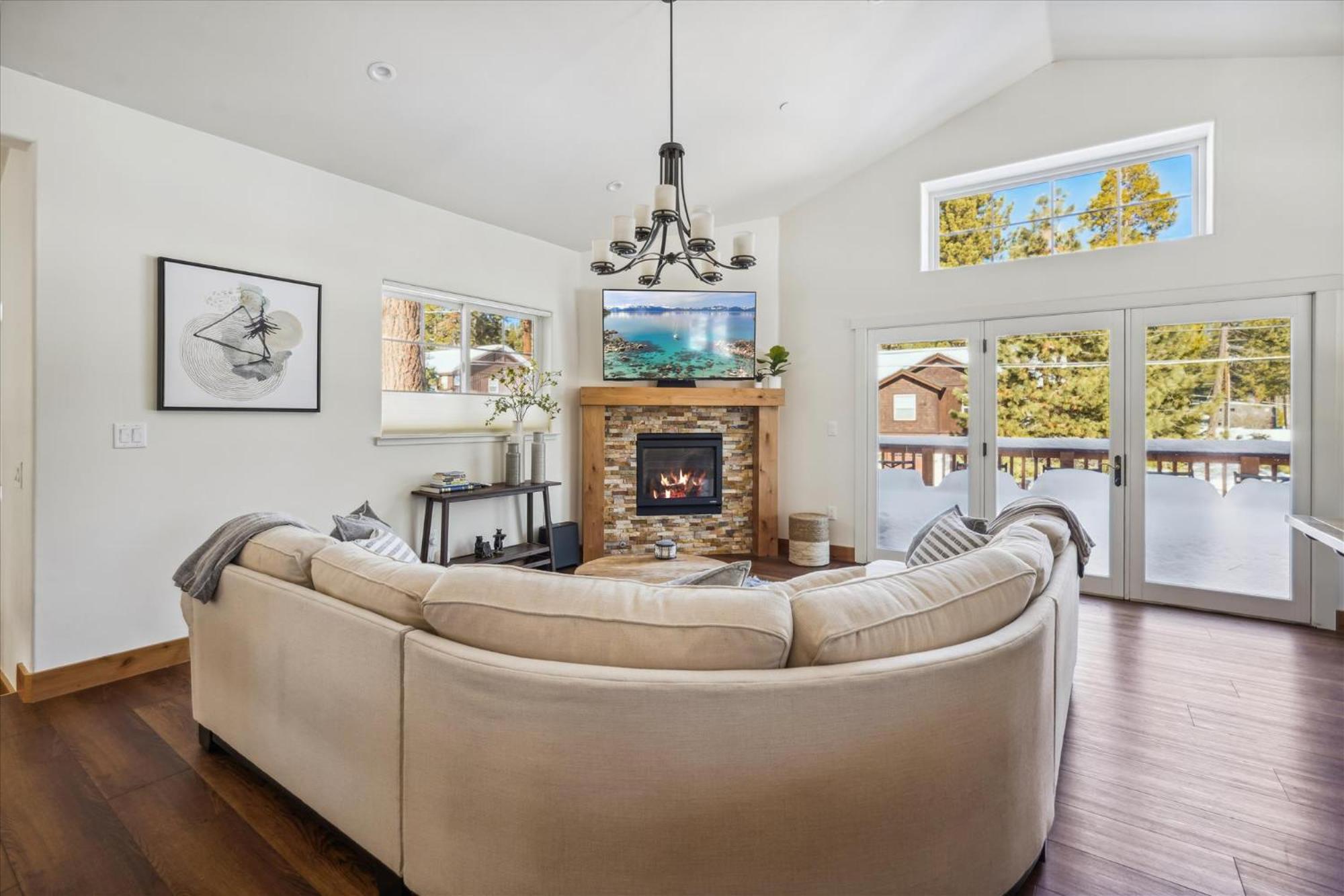 Agate Bay Gem by Tahoe Getaways - Charming Getaway with Cozy Fireplace Near Hiking and Biking Trails