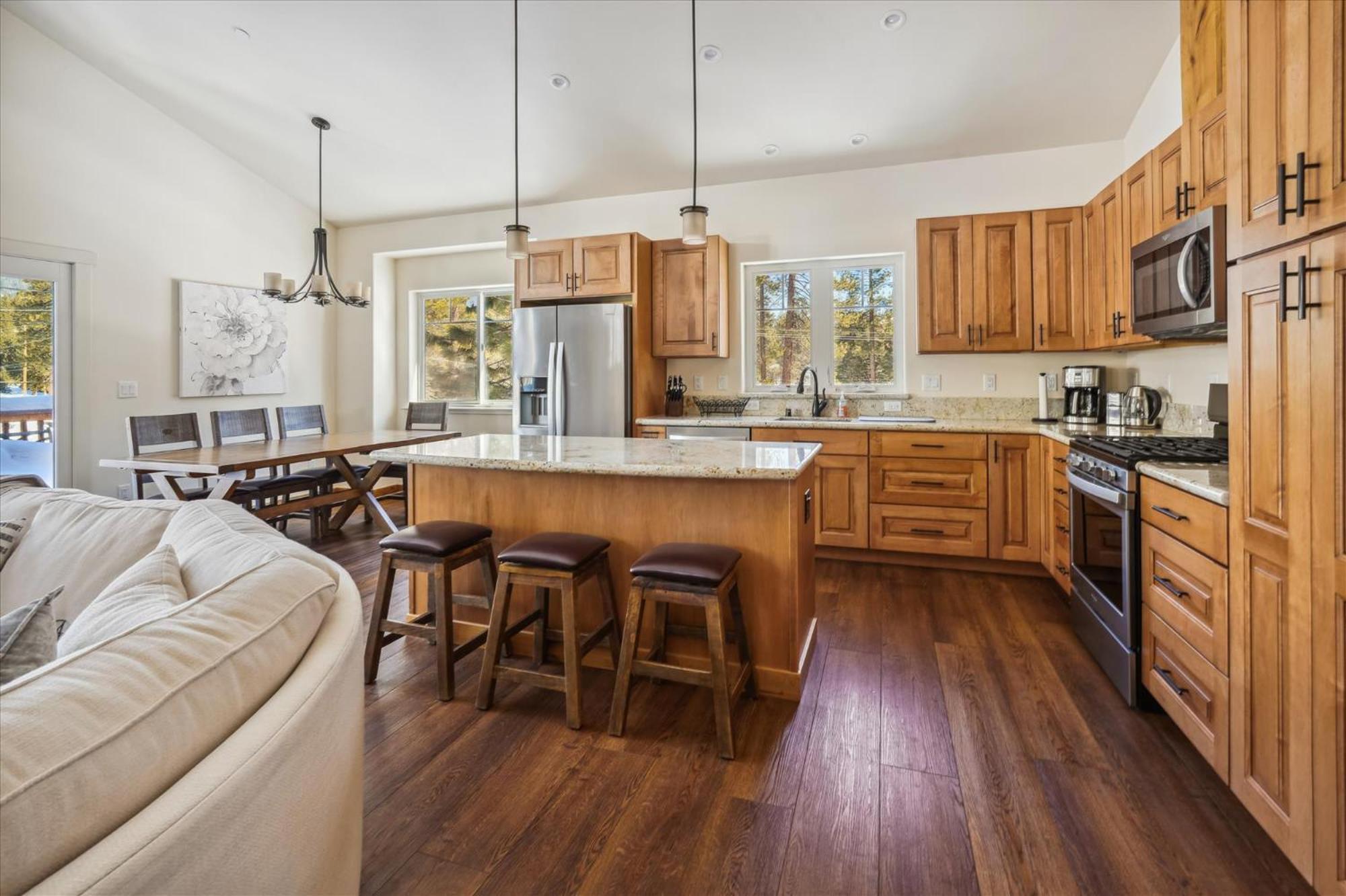 Agate Bay Gem by Tahoe Getaways - Charming Getaway with Cozy Fireplace Near Hiking and Biking Trails
