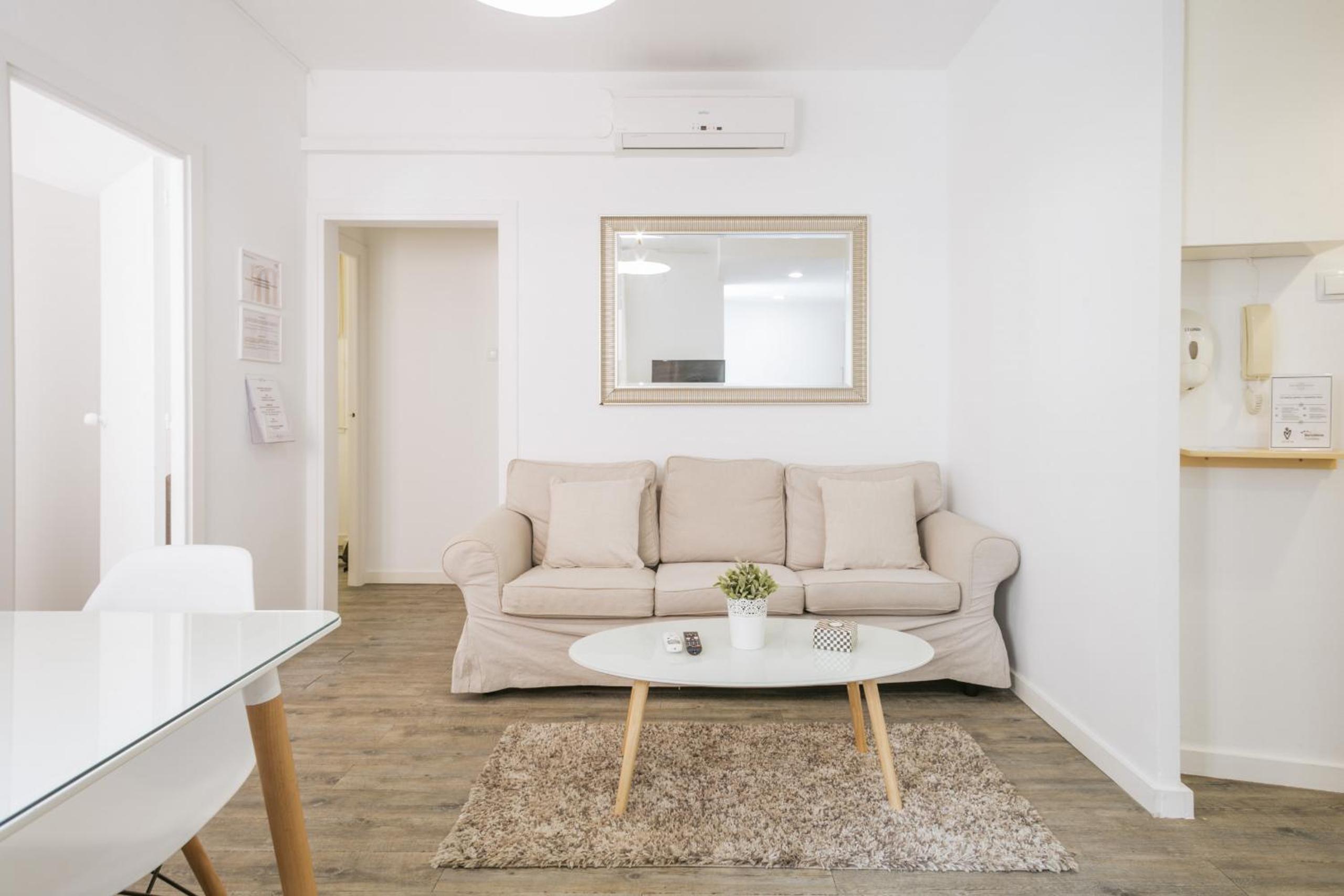The White Flats Les Corts