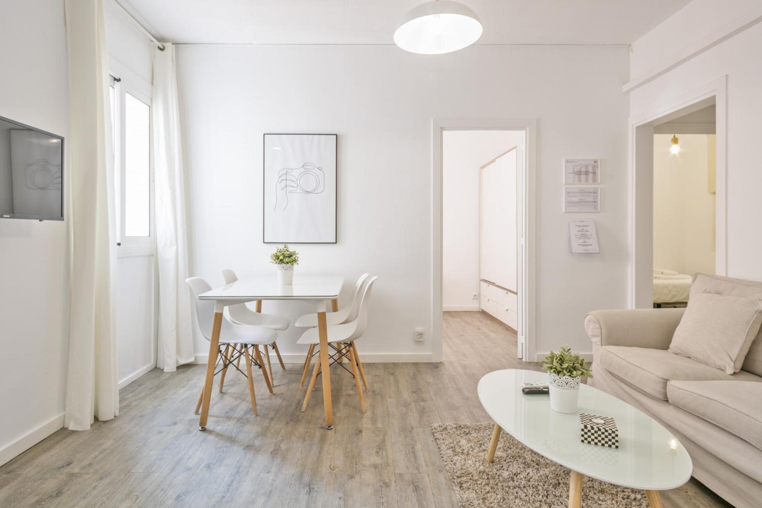 The White Flats Les Corts