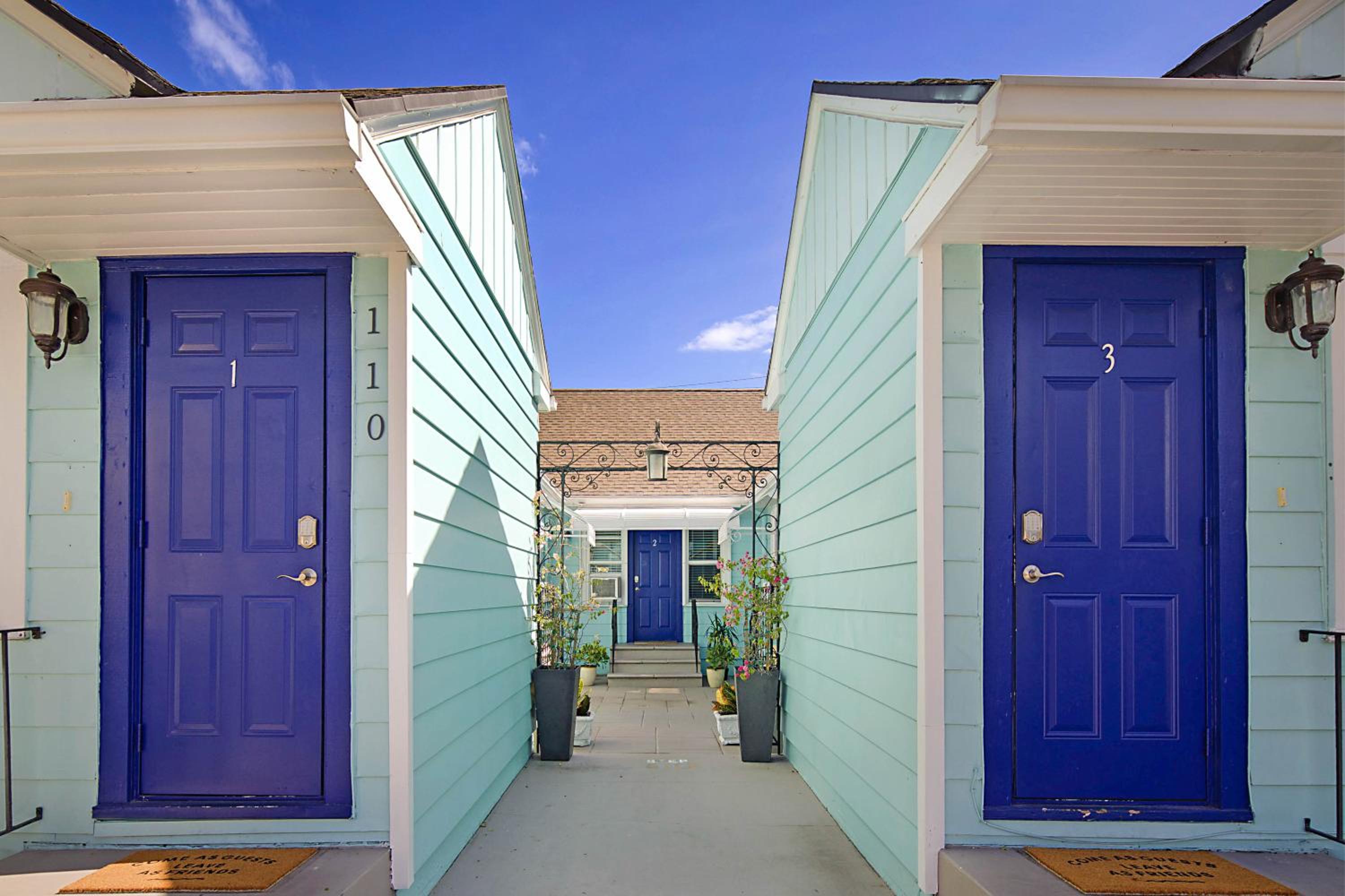 Steps to Beach & Downtown! Spacious Beach Bungalow #2 view 2