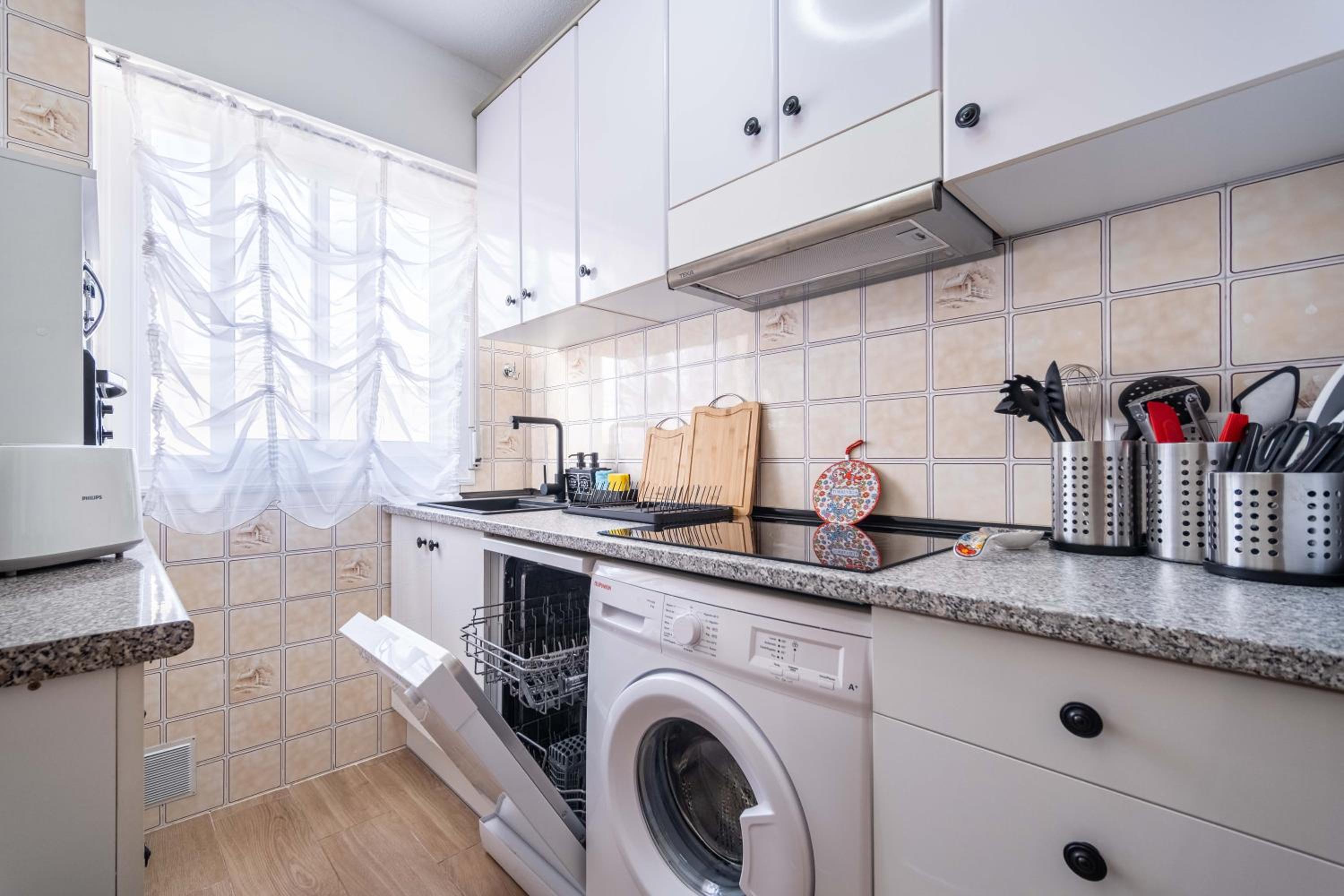 Calle Helsinki 23, Apartment with 2 bedrooms , 200 meters from Los Locos beach view 3