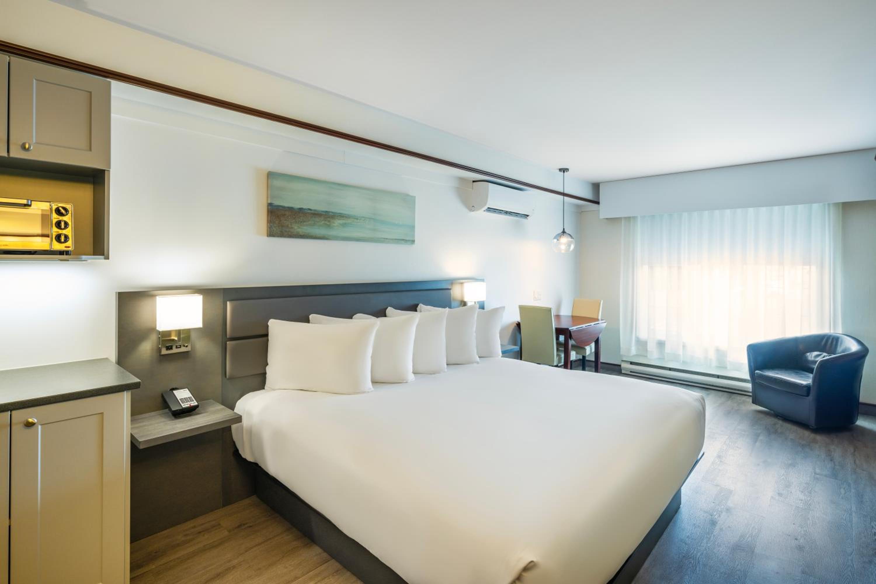 Trois-rivieres Vacations - Les Suites de Laviolette Ascend Hotel Collection - Property Image 95