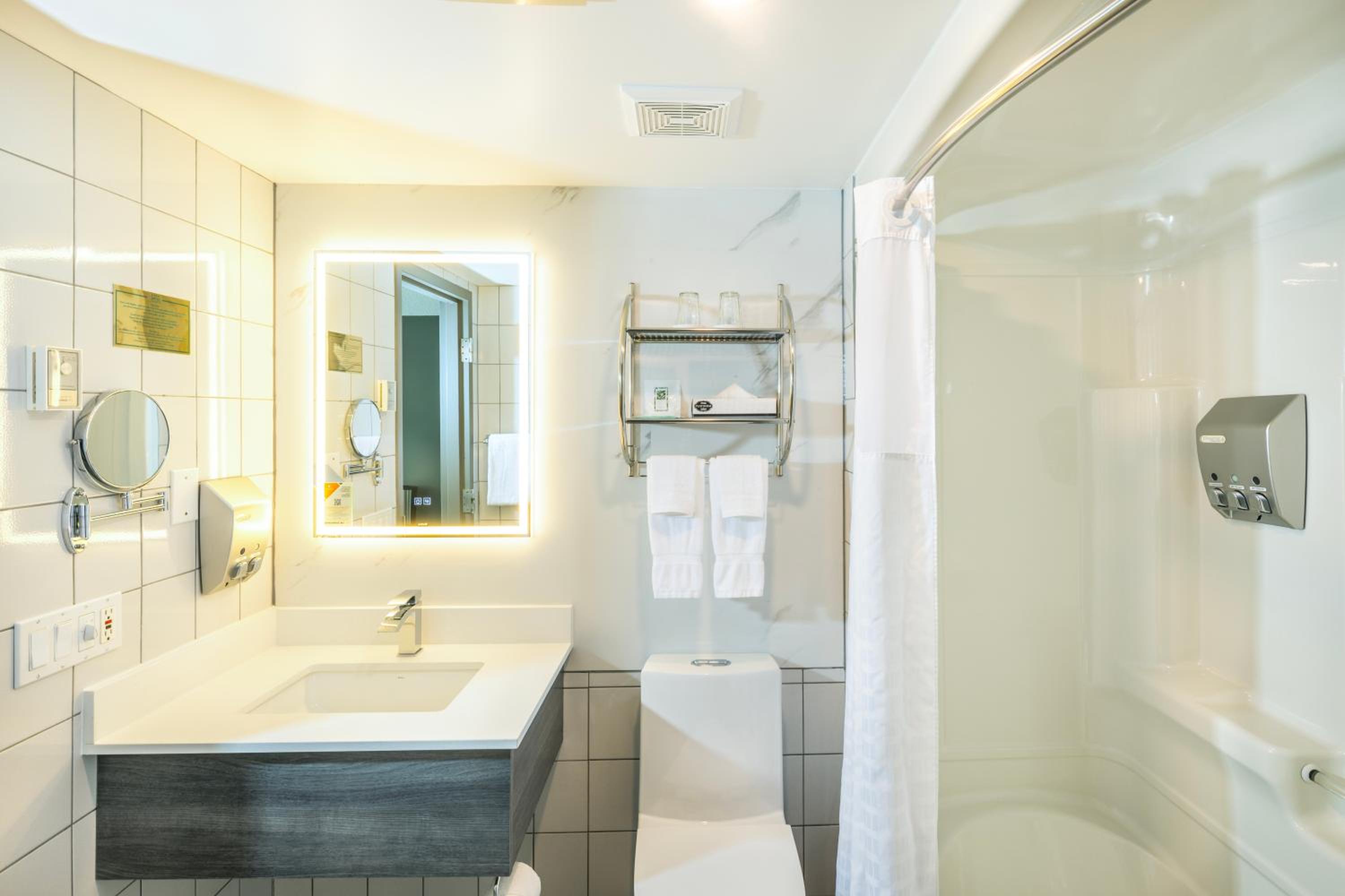 Trois-rivieres Vacations - Les Suites de Laviolette Ascend Hotel Collection - Property Image 100