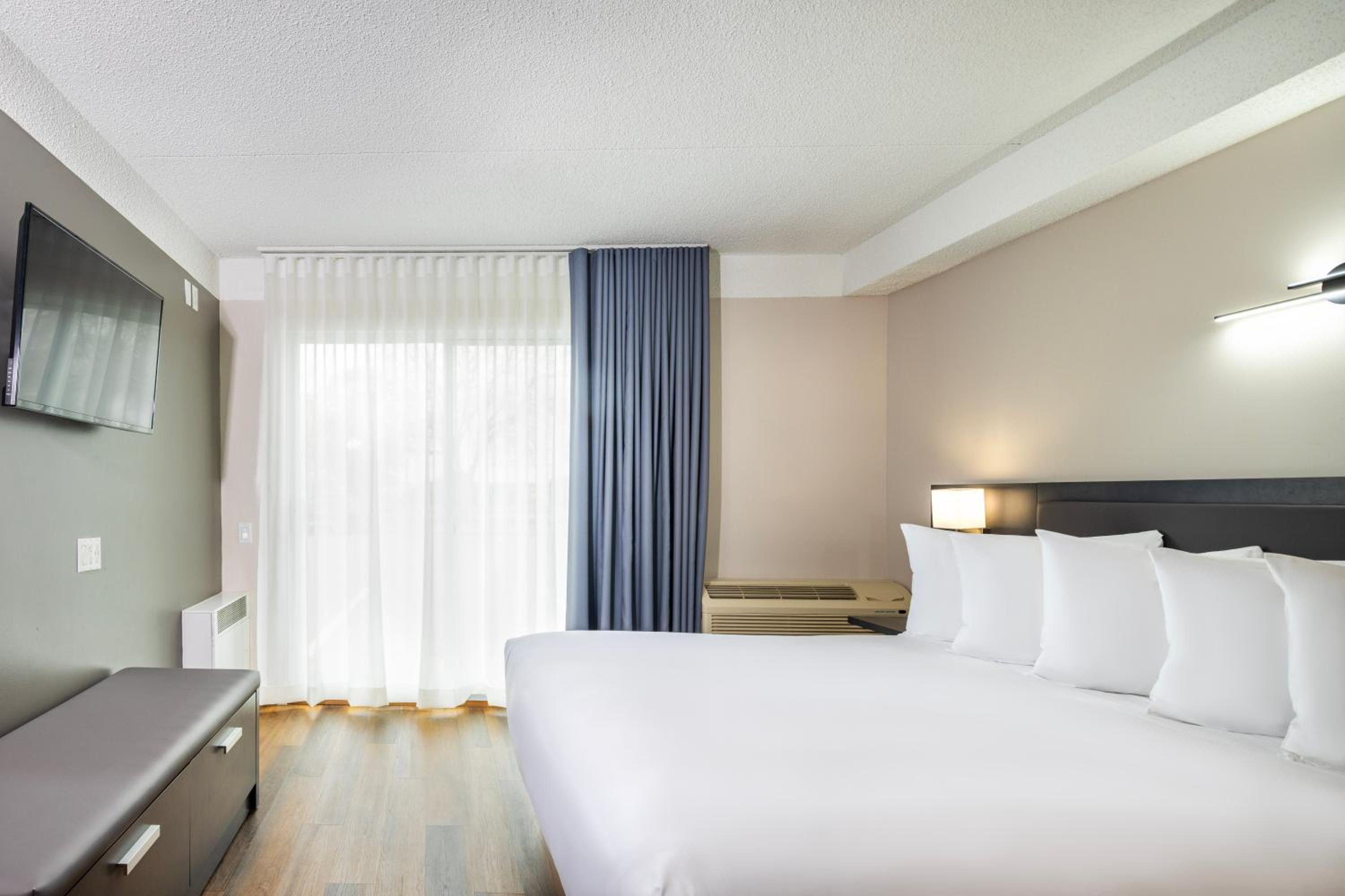 Trois-rivieres Vacations - Les Suites de Laviolette Ascend Hotel Collection - Property Image 43