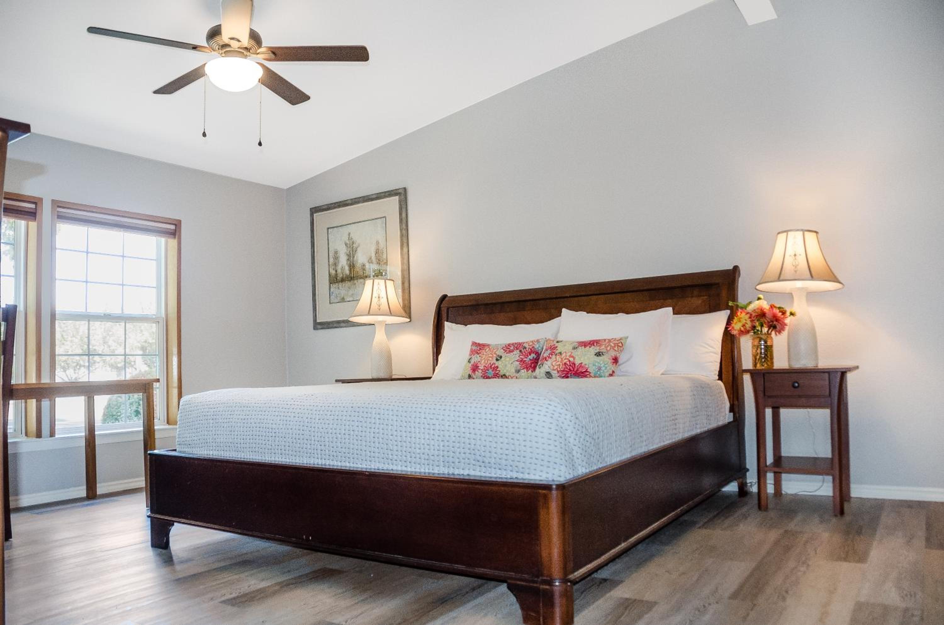 Albany Vacations - Peak View Corvallis - Spacious Outdoor Dining w/Fire Table - Close to Downtown  OSU - Property Image 1