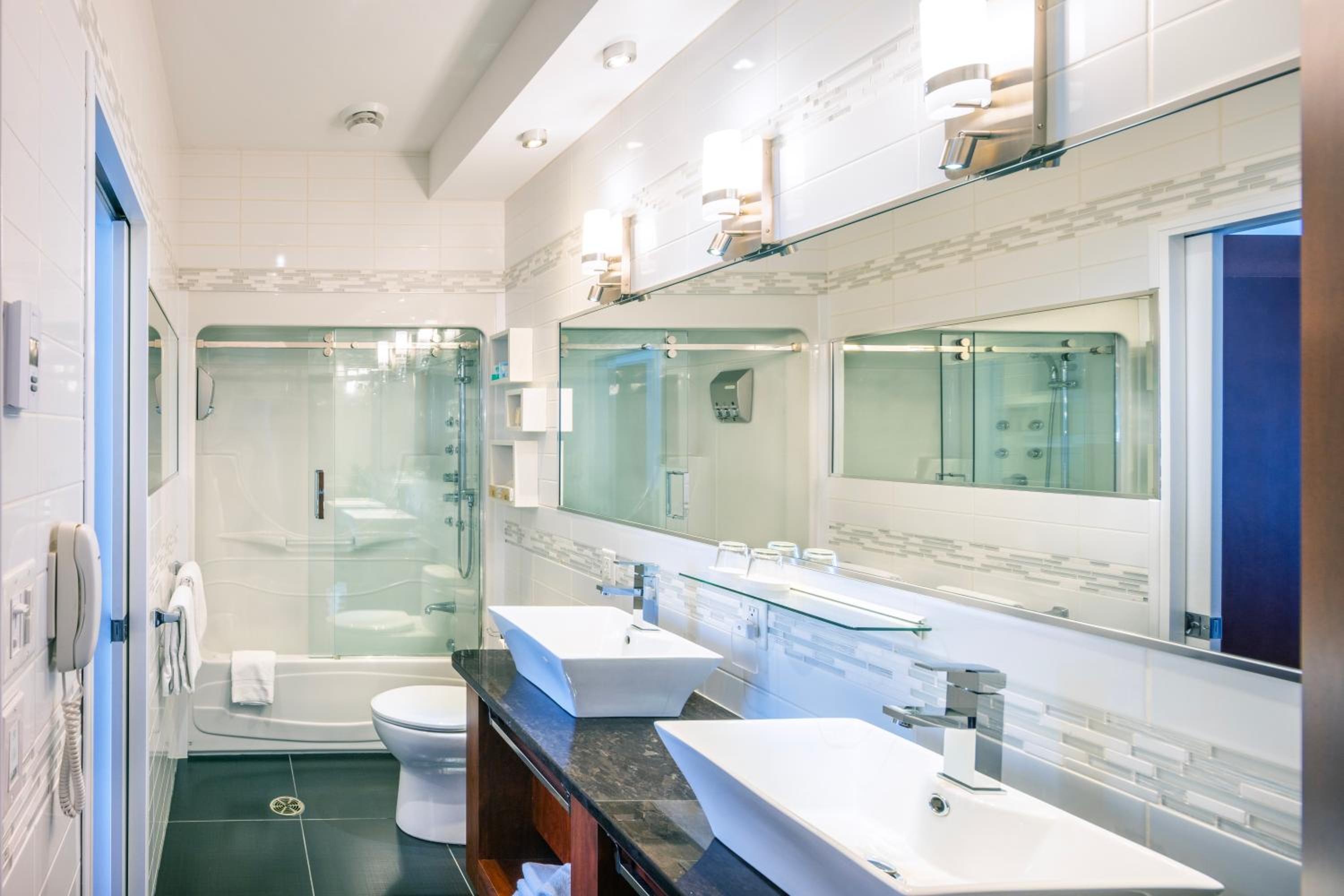 Trois-rivieres Vacations - Les Suites de Laviolette Ascend Hotel Collection - Property Image 51