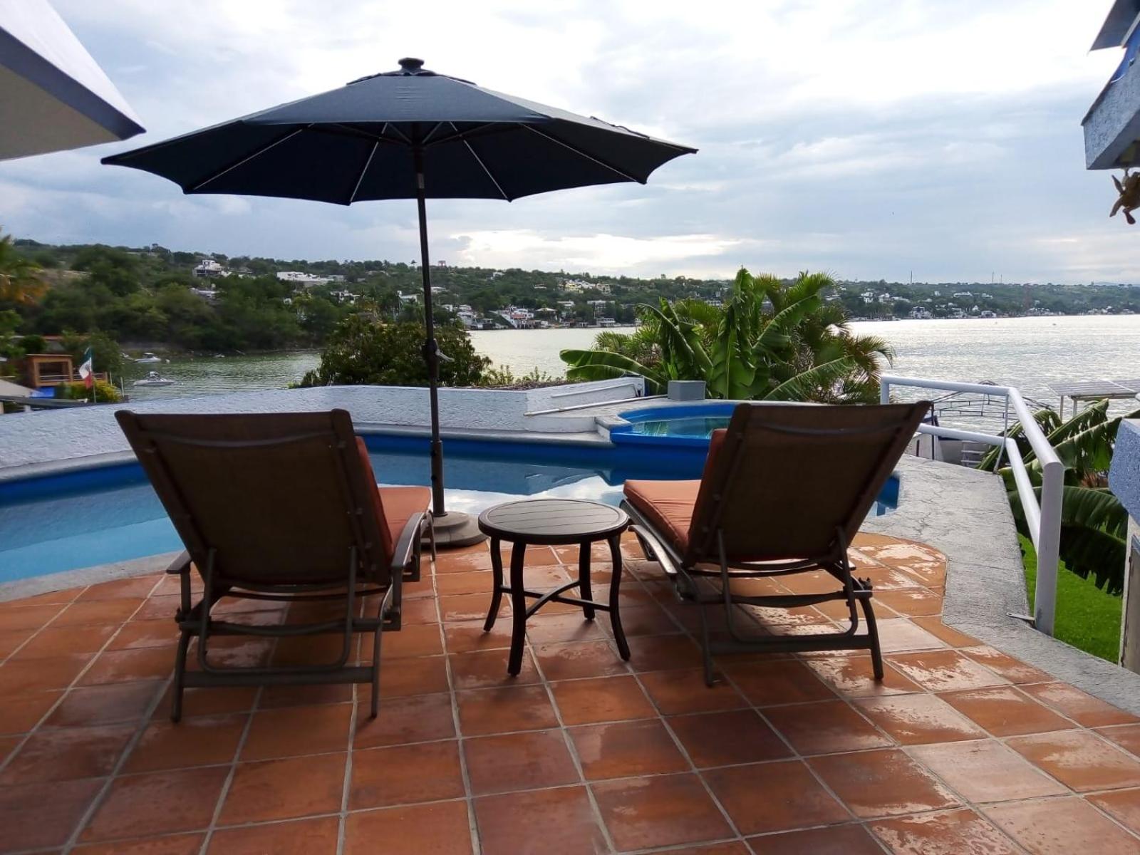 Casa Azul en la orilla del Lago Tequesquitengo view 3