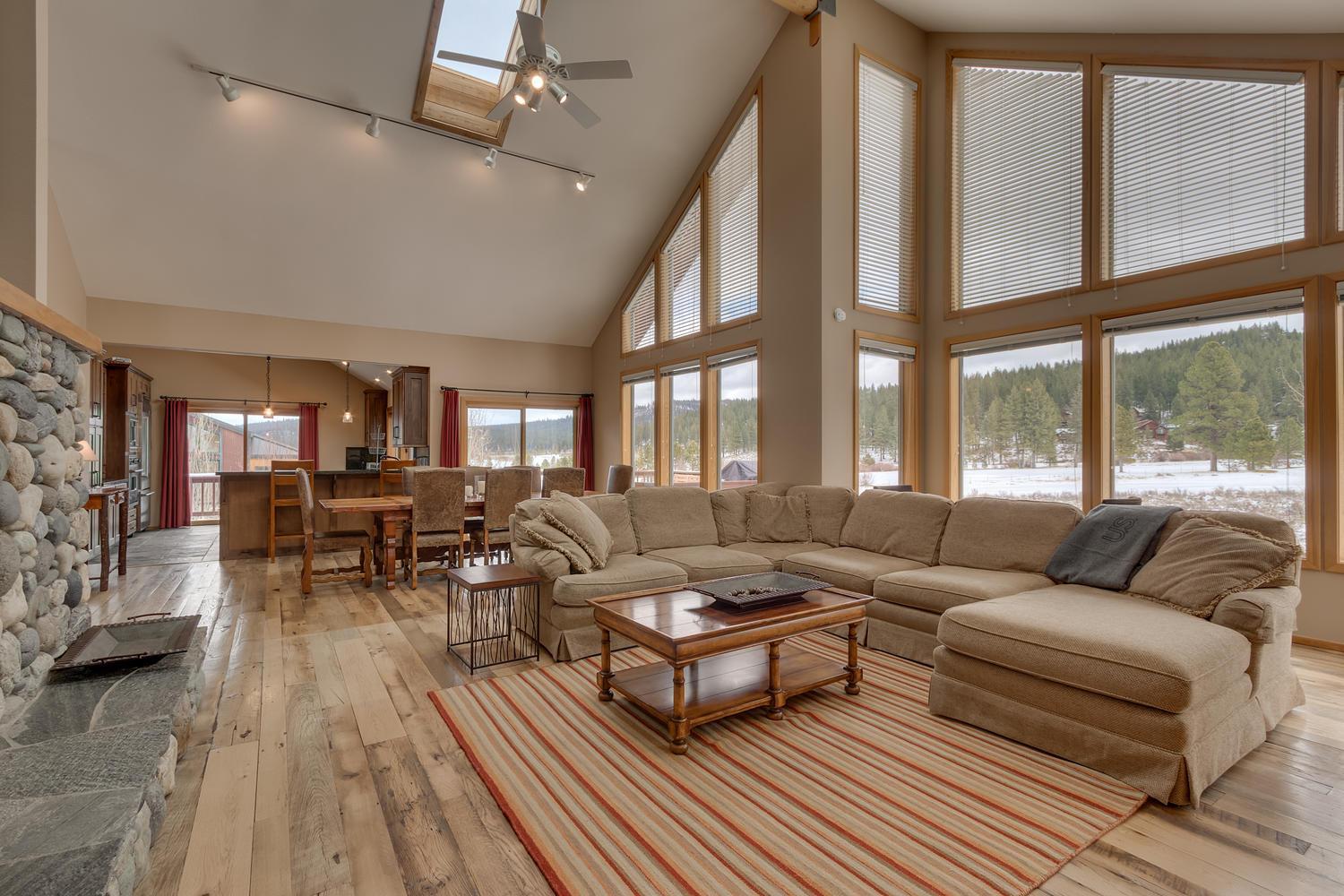Lake Tahoe Vacations - Bitter Brush- Hot Tub- Pool Table- Ski Shuttle- Pet Friendly - Property Image 24