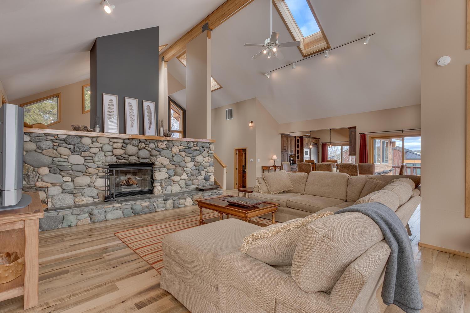 Lake Tahoe Vacations - Bitter Brush- Hot Tub- Pool Table- Ski Shuttle- Pet Friendly - Property Image 26