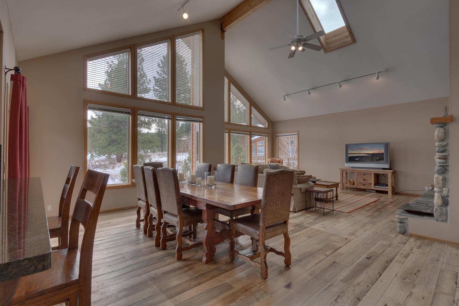 Lake Tahoe Vacations - Bitter Brush- Hot Tub- Pool Table- Ski Shuttle- Pet Friendly - Property Image 29