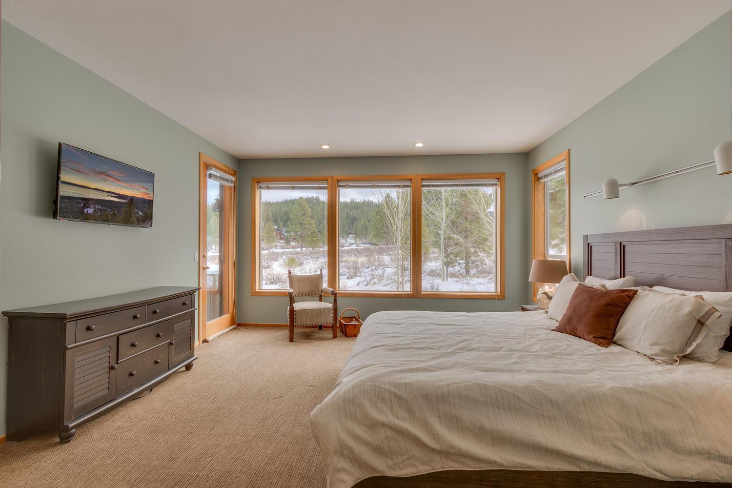 Lake Tahoe Vacations - Bitter Brush- Hot Tub- Pool Table- Ski Shuttle- Pet Friendly - Property Image 41