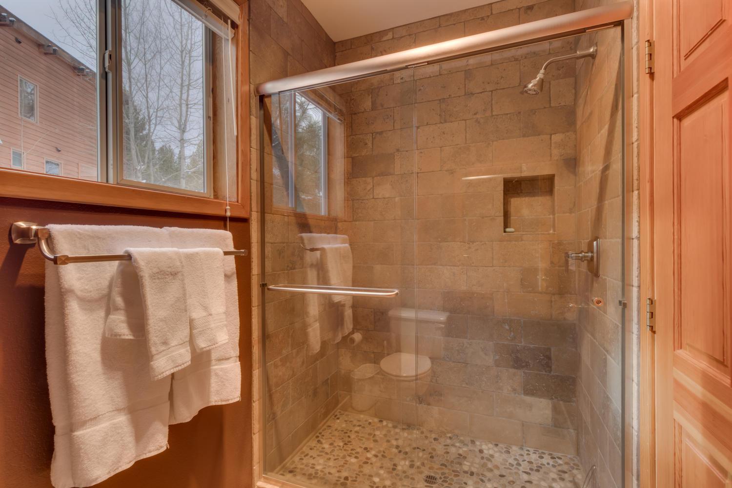 Lake Tahoe Vacations - Bitter Brush- Hot Tub- Pool Table- Ski Shuttle- Pet Friendly - Property Image 12