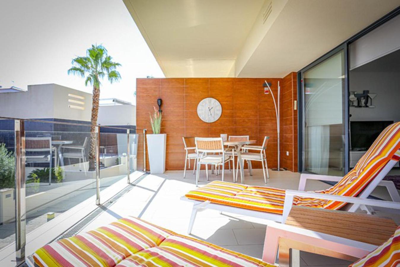 Stylish and modern condo in Villamartin