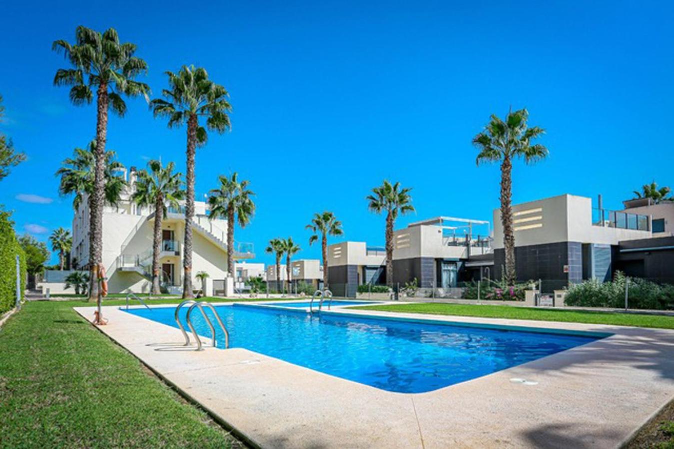 Stylish and modern condo in Villamartin