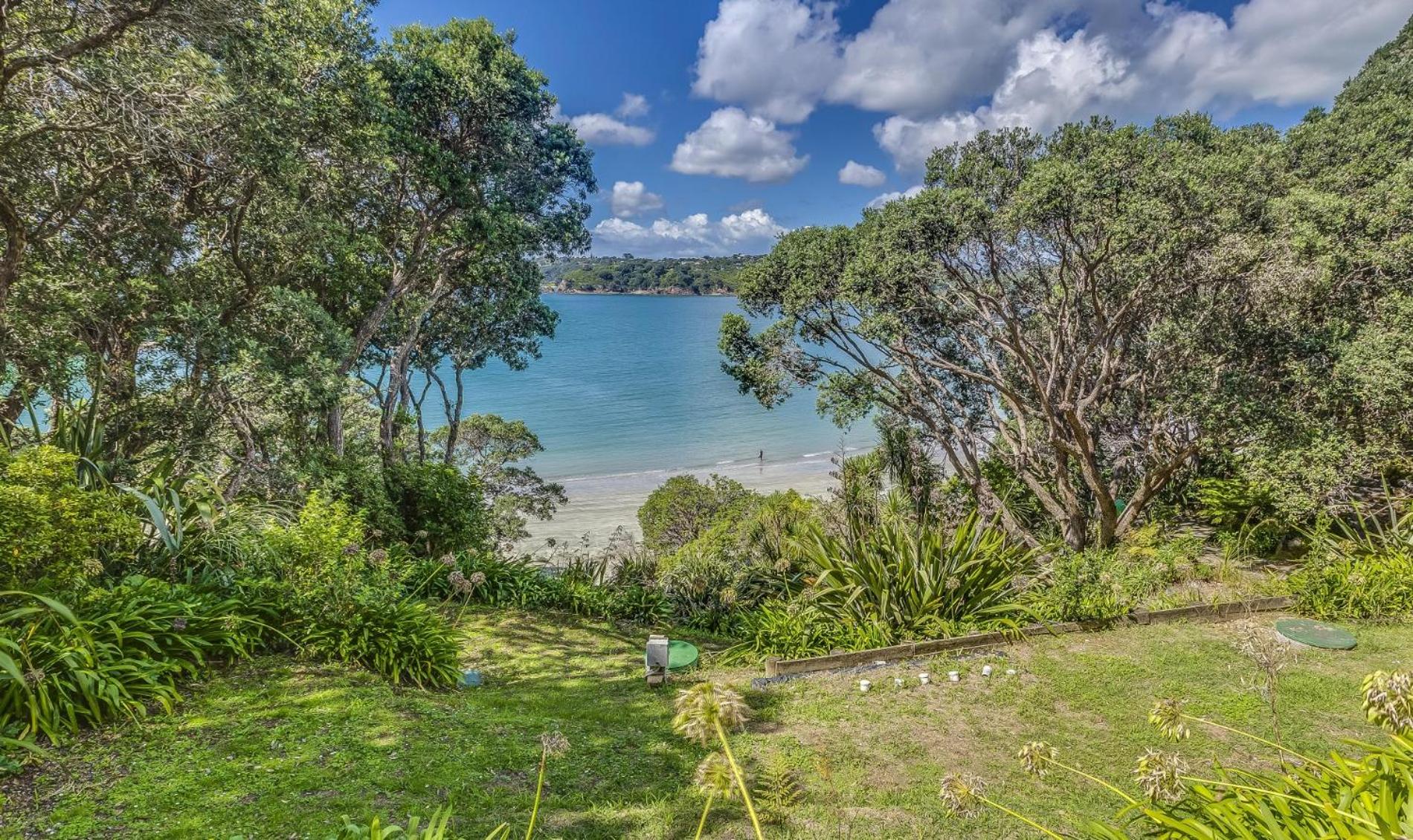 Absolute Beachfront Oneroa