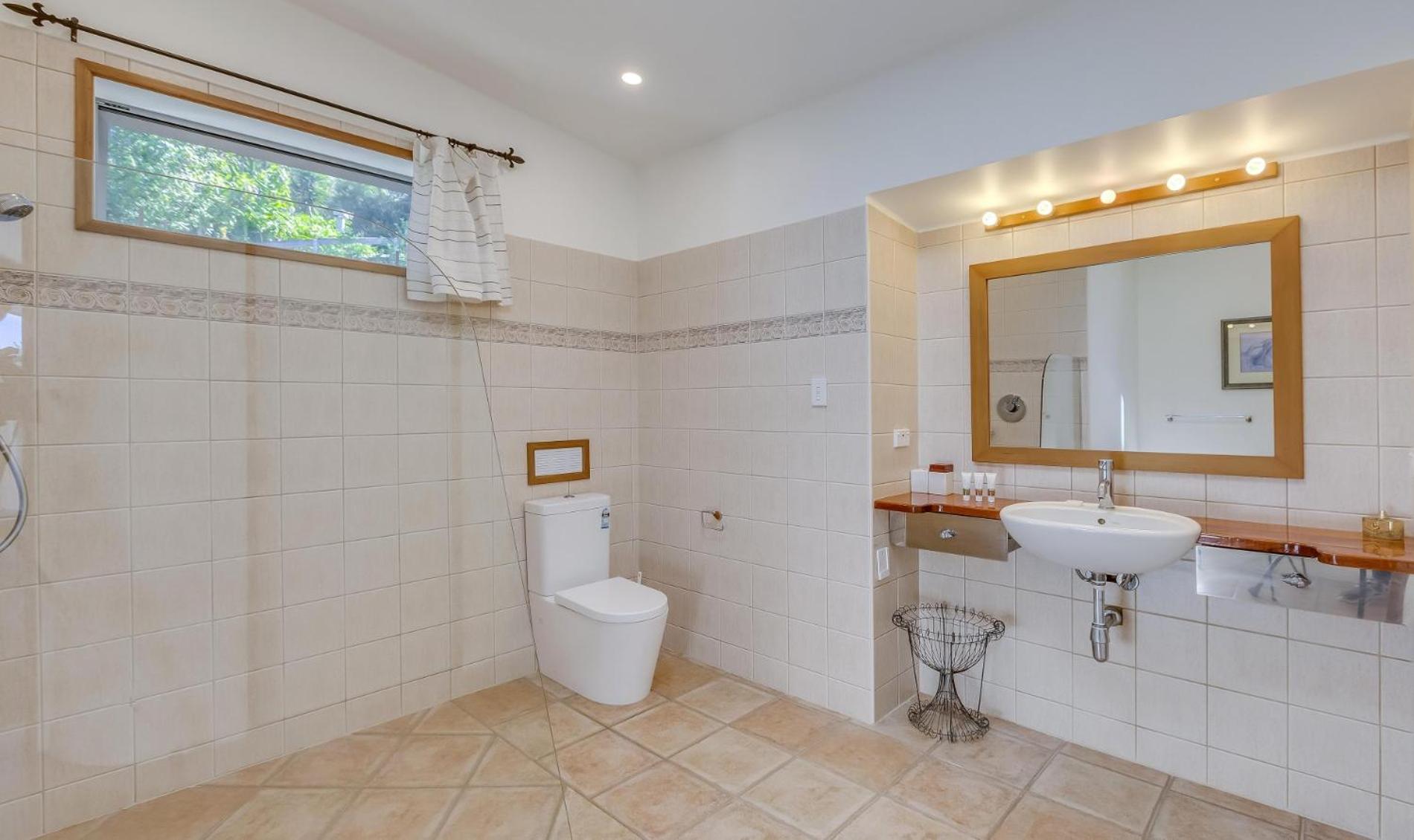 Absolute Beachfront Oneroa