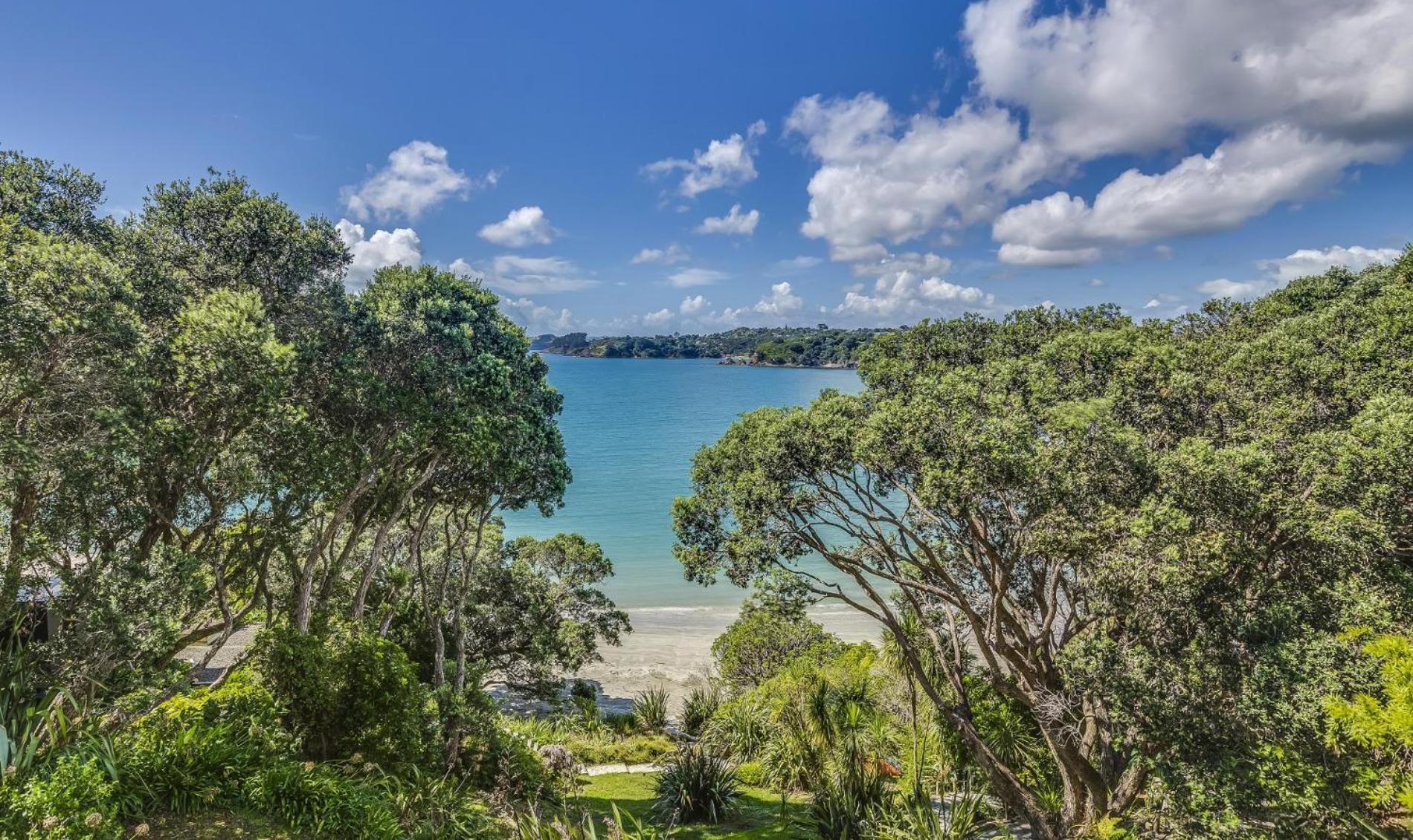 Absolute Beachfront Oneroa