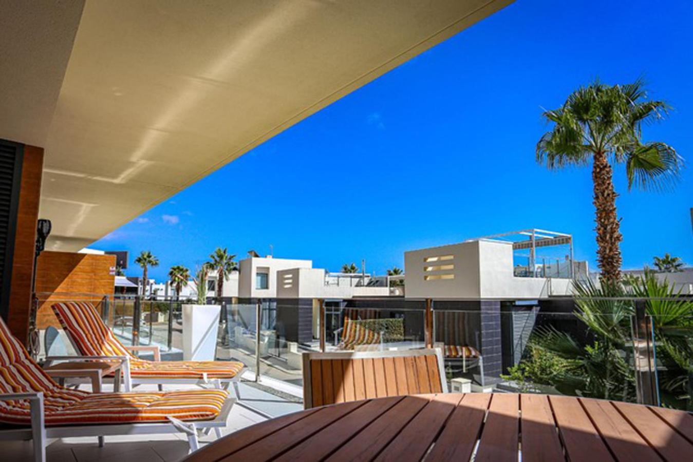 Stylish and modern condo in Villamartin