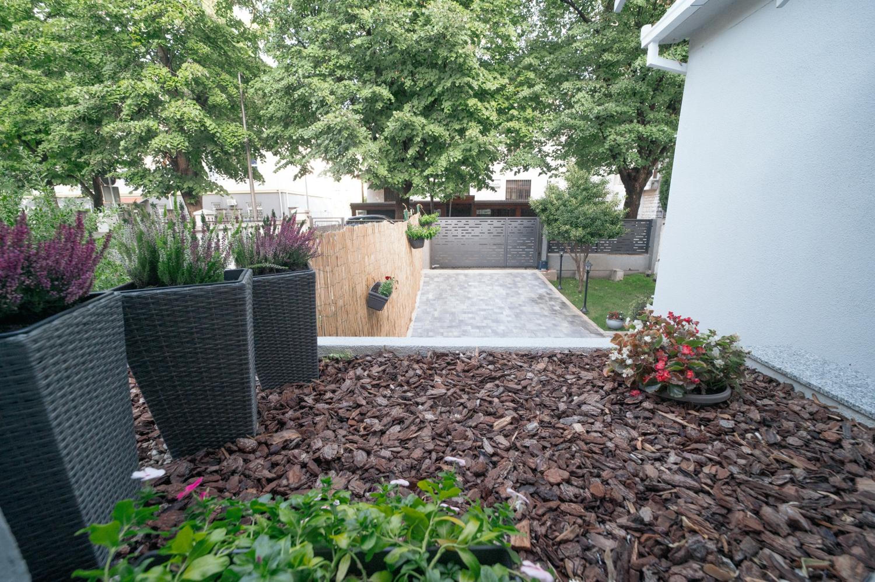 Ema's Oasis Mostar House, Your Perfect Getaway, Free Private Parking and Garden