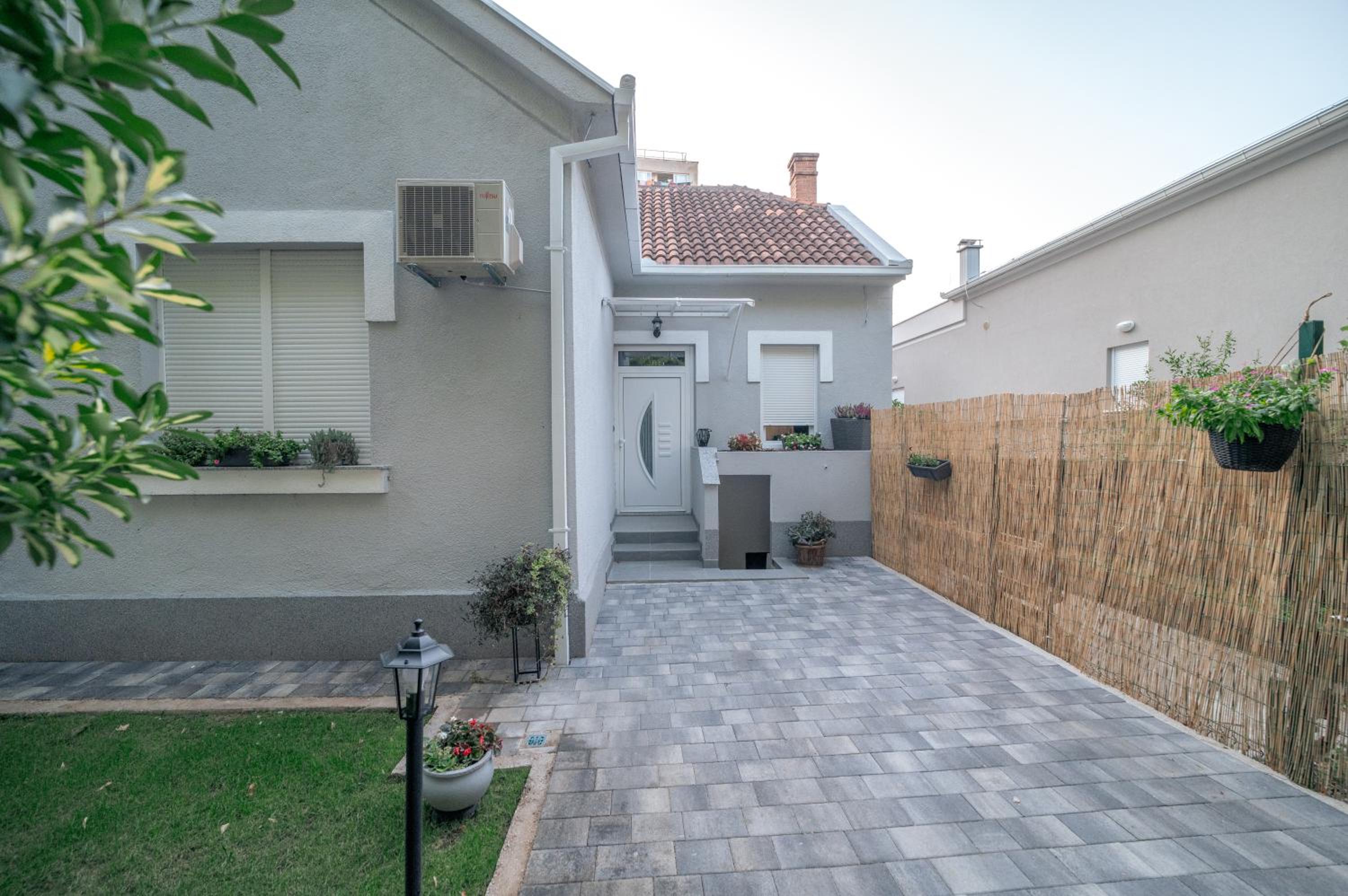 Ema's Oasis Mostar House, Your Perfect Getaway, Free Private Parking and Garden