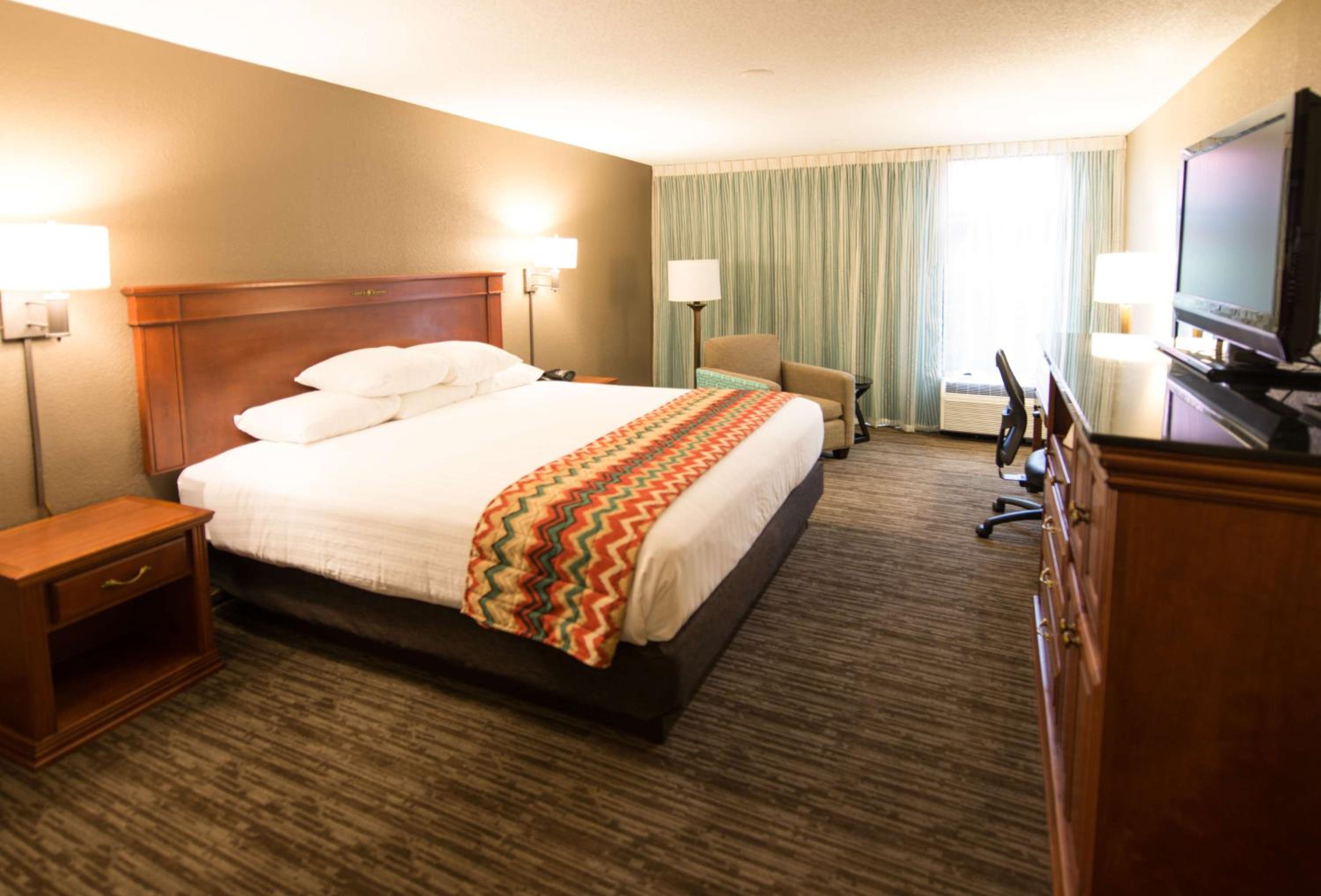 Cape Girardeau Vacations - Pear Tree Inn Cape Girardeau Medical Center - Property Image 3
