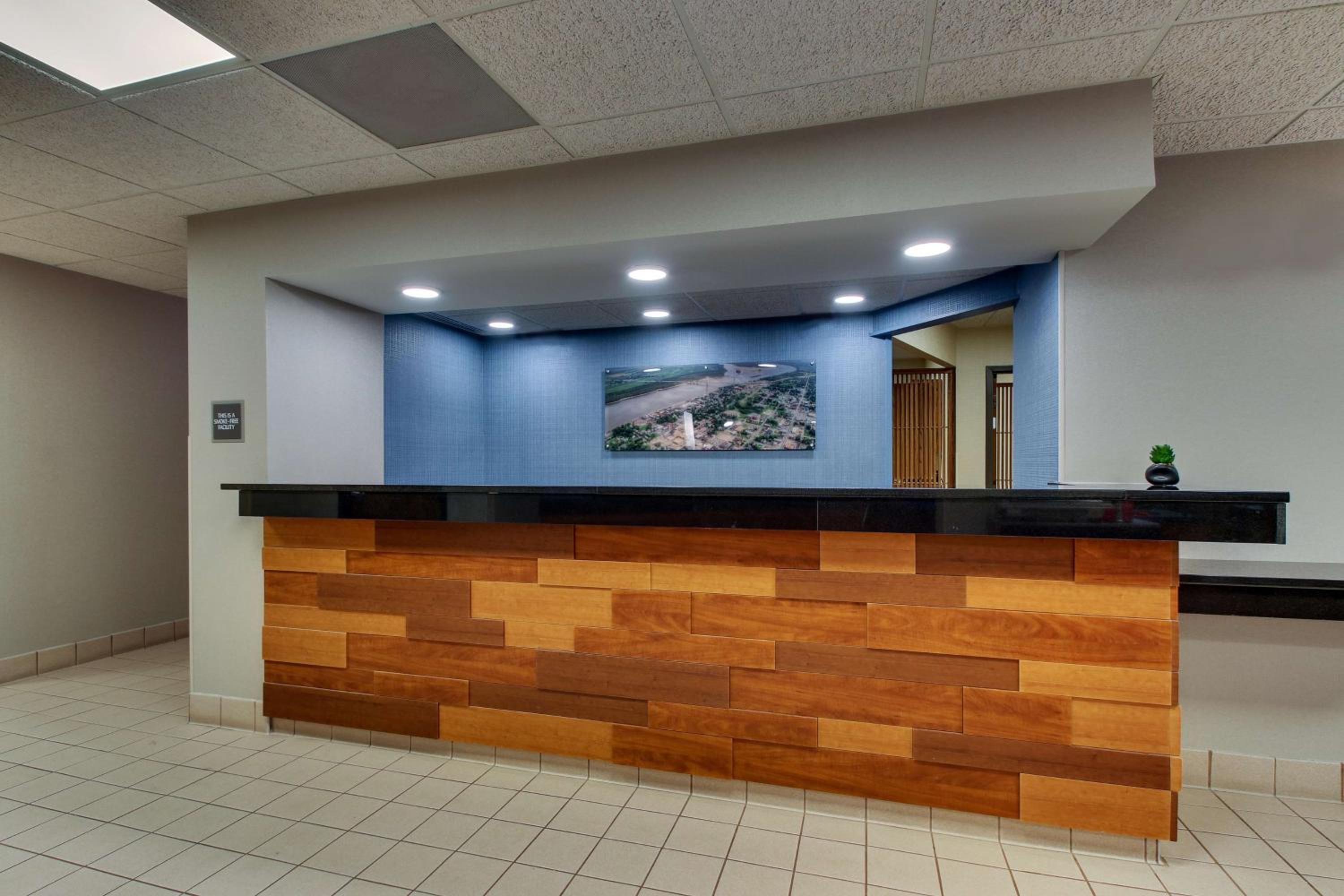 Cape Girardeau Vacations - Pear Tree Inn Cape Girardeau West - Property Image 5