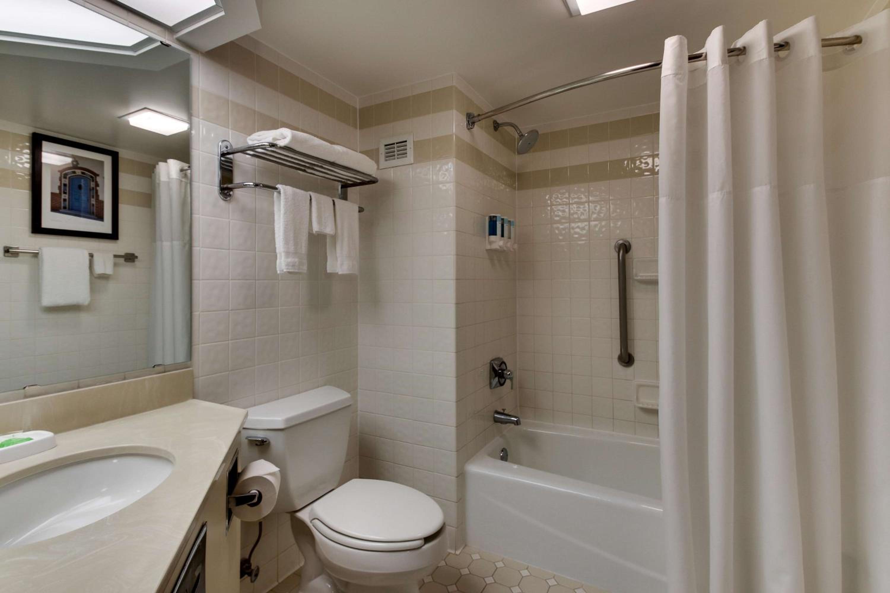 Cape Girardeau Vacations - Pear Tree Inn Cape Girardeau West - Property Image 3