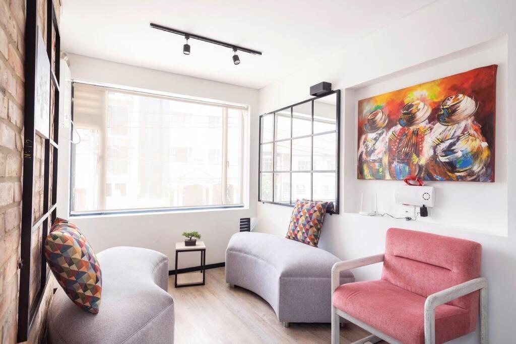 Gorgeous 2/2 in PRIME Location! Brand NEW