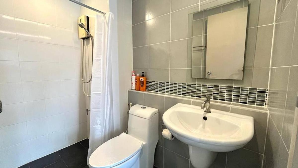 Kathu Vacations - Top Floor One Br Apartment Between Patonghkt City - Property Image 11