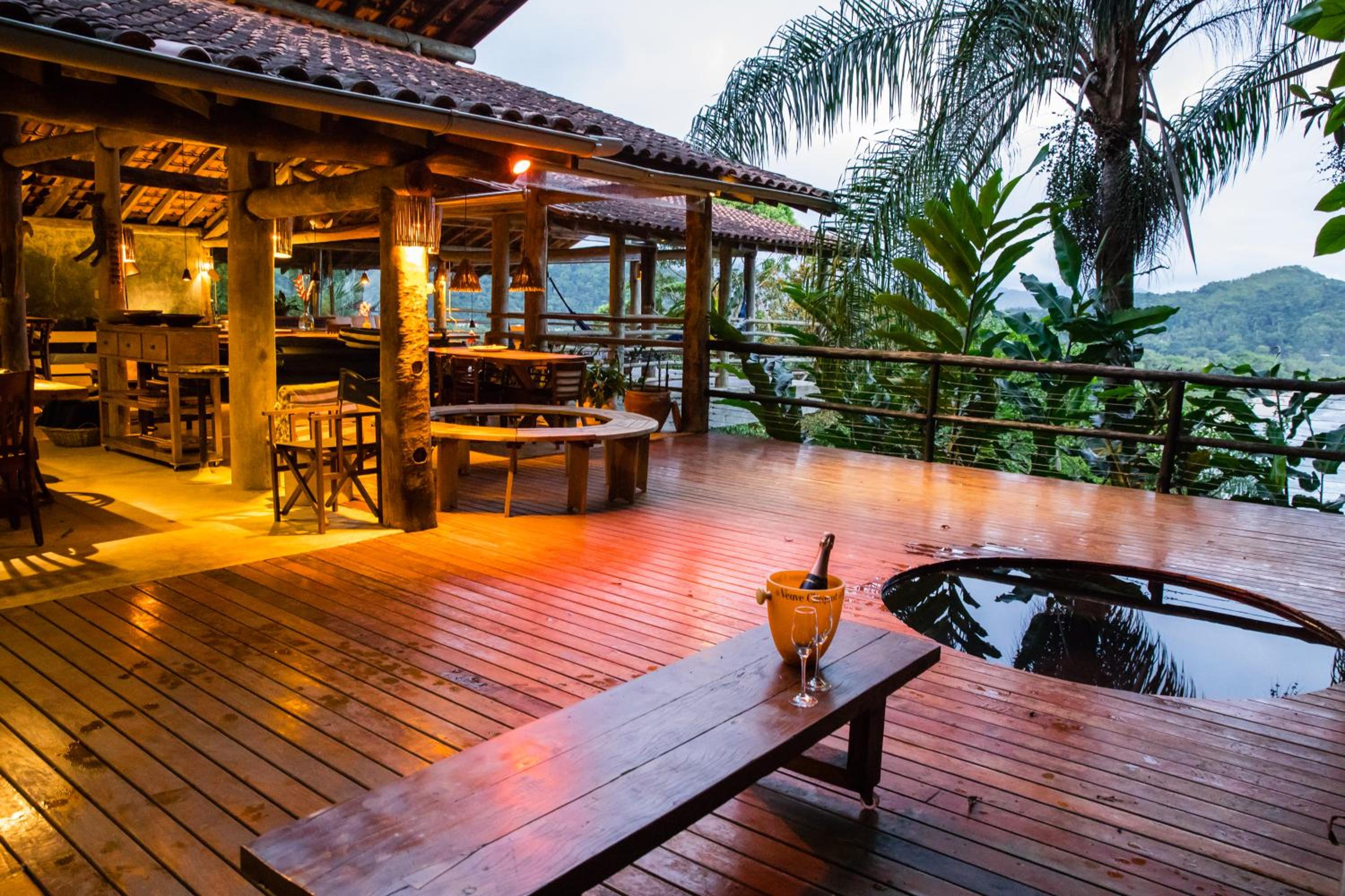 Casa 5 Suítes com Vista para o Mar - Praia Barra do Sahy