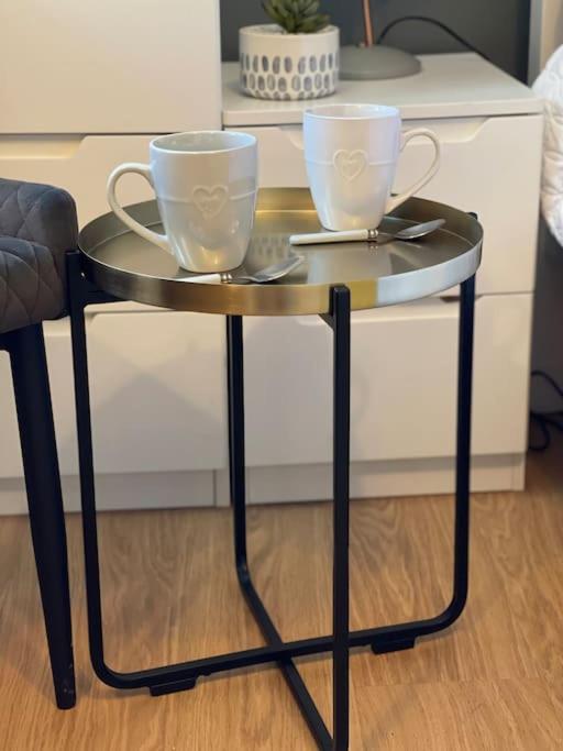 4- Lovely 1-bedroom serviced apartment West Midlands view 3