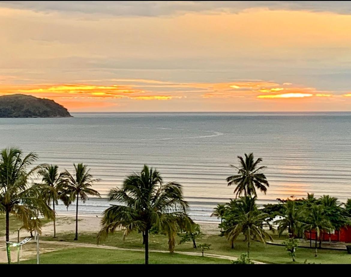 Apto beira mar pé na areia