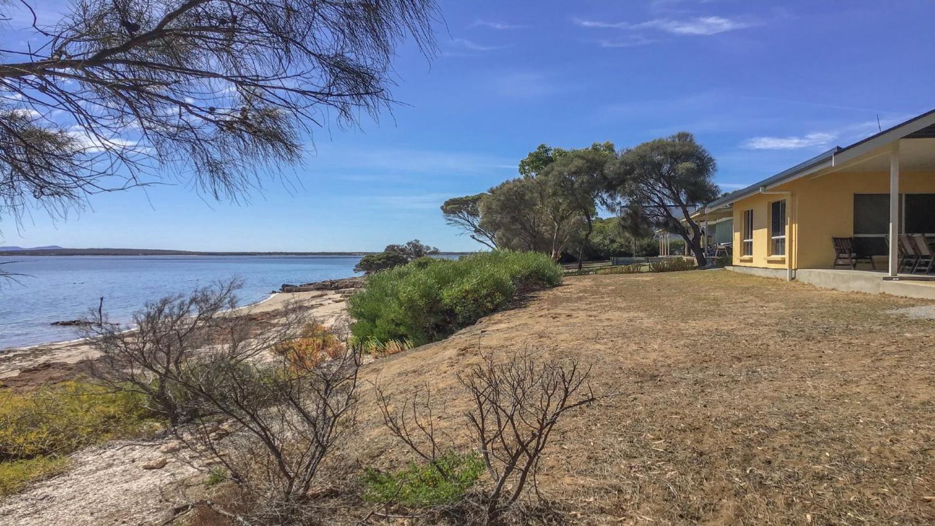 The Beach House - Spectacular Location - Privacy - Right On The Beach