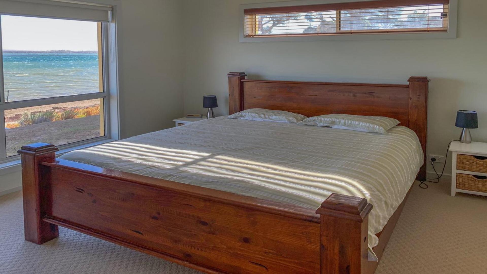 The Beach House - Spectacular Location - Privacy - Right On The Beach