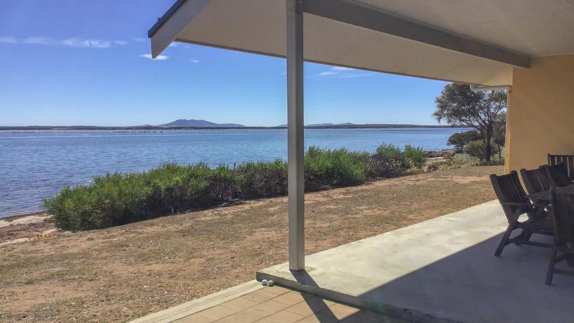 The Beach House - Spectacular Location - Privacy - Right On The Beach