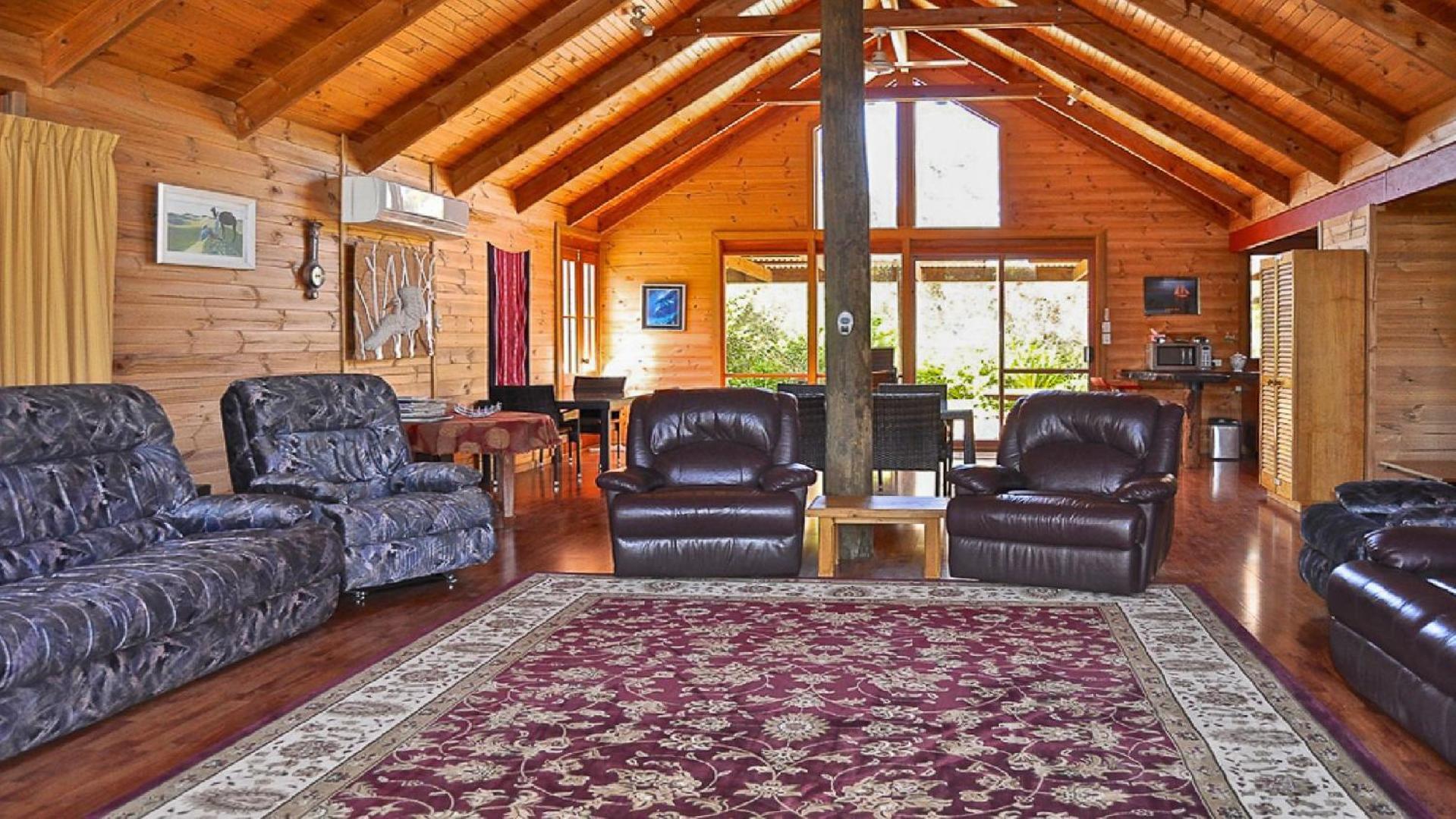 Long Beach Eco - Lodge Is The Perfect Property For Nature Lovers, With An Abundance Of Wildlife Birds, Kangaroos and Emus, As Well As Bush and Sea Views