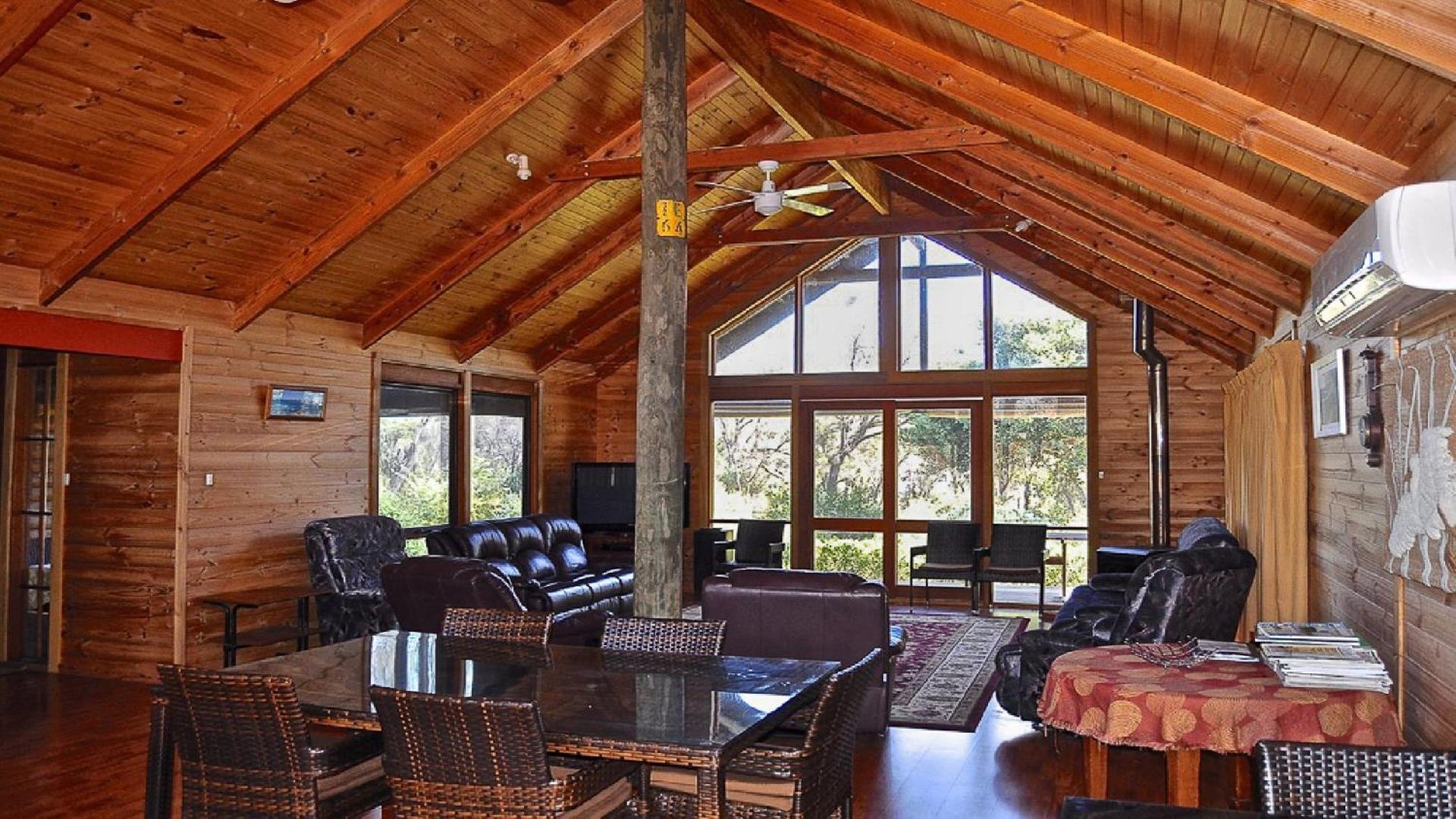 Long Beach Eco - Lodge Is The Perfect Property For Nature Lovers, With An Abundance Of Wildlife Birds, Kangaroos and Emus, As Well As Bush and Sea Views