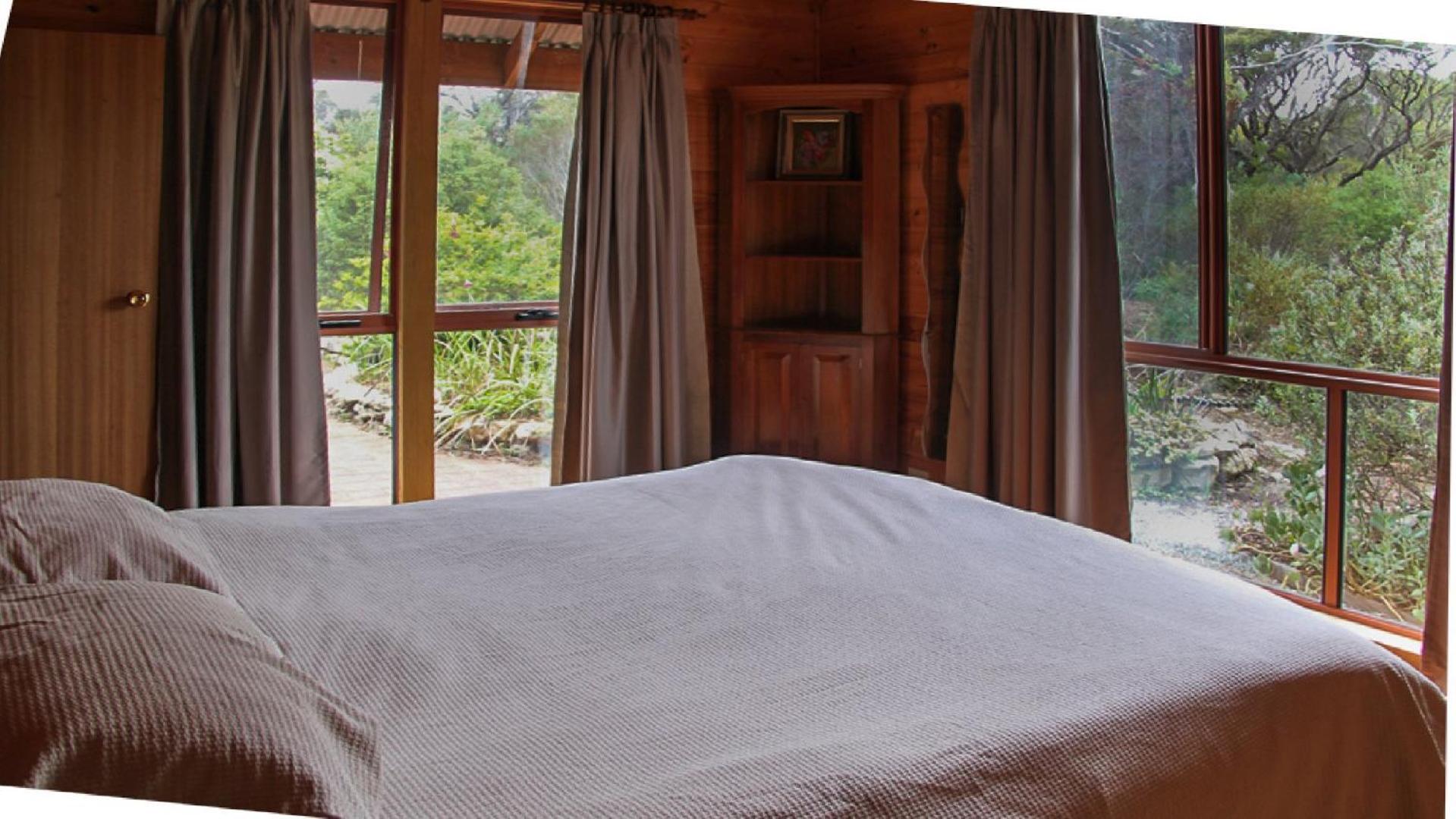 Long Beach Eco - Lodge Is The Perfect Property For Nature Lovers, With An Abundance Of Wildlife Birds, Kangaroos and Emus, As Well As Bush and Sea Views