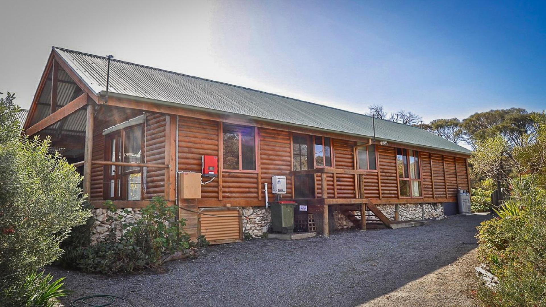 Long Beach Eco - Lodge Is The Perfect Property For Nature Lovers, With An Abundance Of Wildlife Birds, Kangaroos and Emus, As Well As Bush and Sea Views