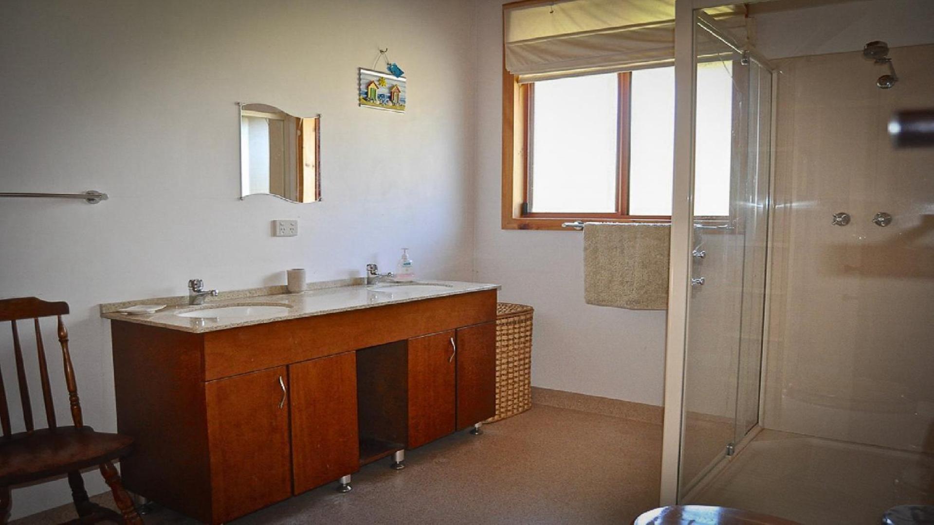 Long Beach Eco - Lodge Is The Perfect Property For Nature Lovers, With An Abundance Of Wildlife Birds, Kangaroos and Emus, As Well As Bush and Sea Views
