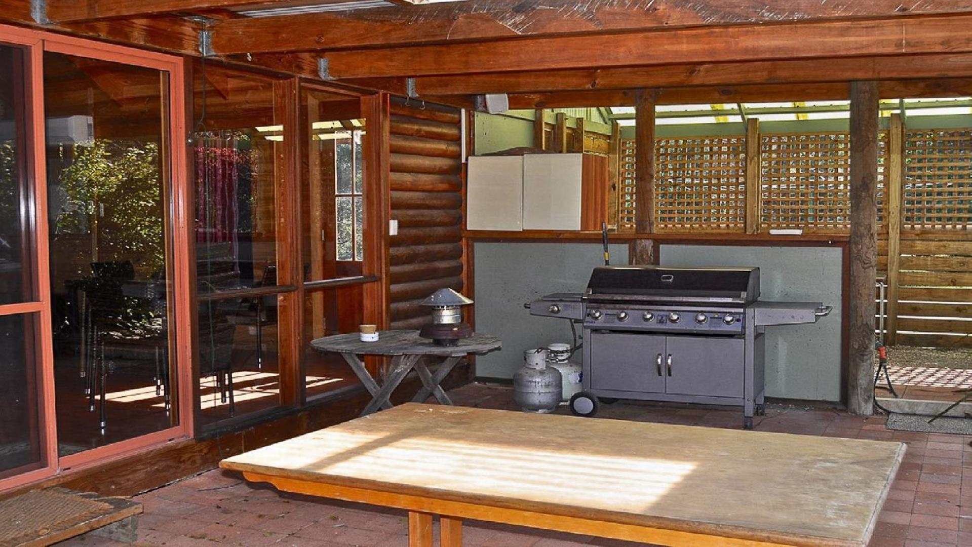 Long Beach Eco - Lodge Is The Perfect Property For Nature Lovers, With An Abundance Of Wildlife Birds, Kangaroos and Emus, As Well As Bush and Sea Views