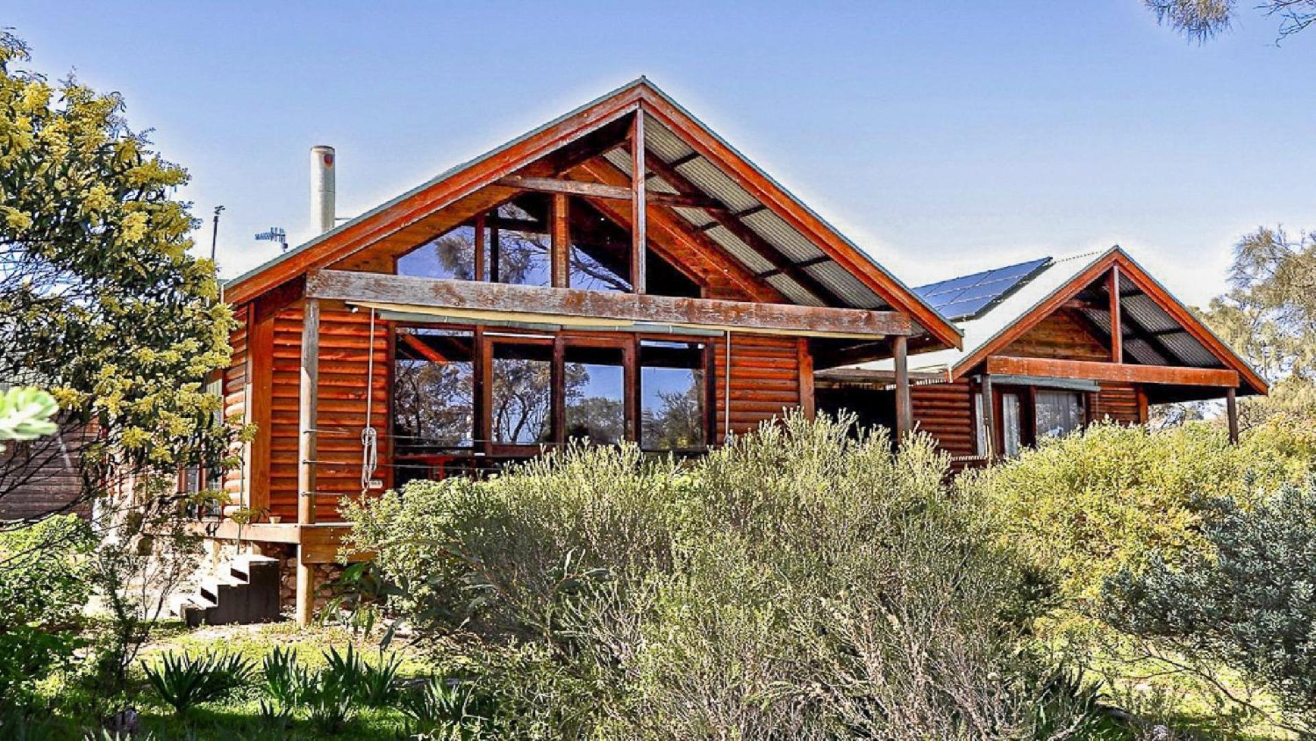 Long Beach Eco - Lodge Is The Perfect Property For Nature Lovers, With An Abundance Of Wildlife Birds, Kangaroos and Emus, As Well As Bush and Sea Views