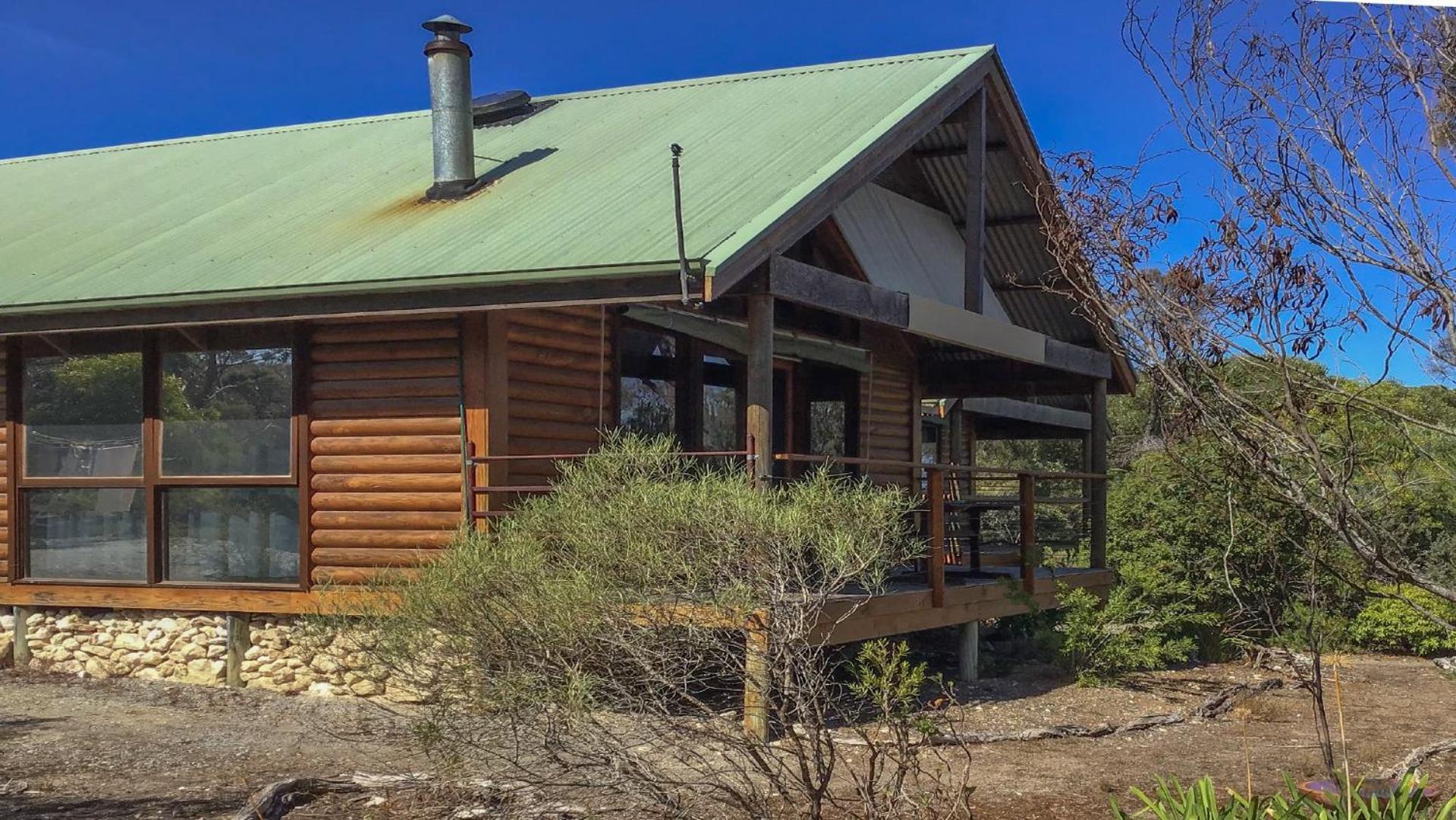 Long Beach Eco - Lodge Is The Perfect Property For Nature Lovers, With An Abundance Of Wildlife Birds, Kangaroos and Emus, As Well As Bush and Sea Views