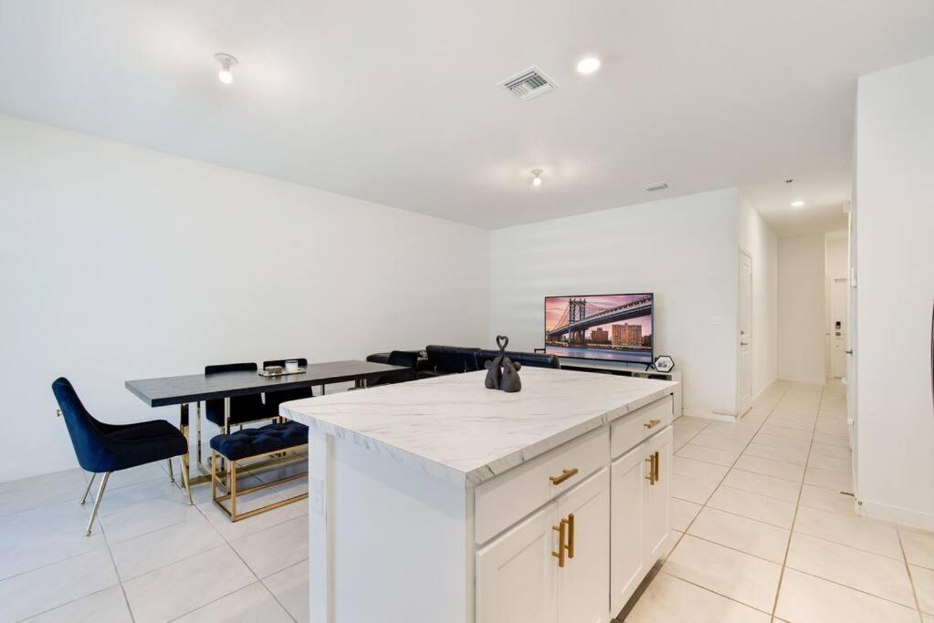 Beautiful and Cozy 3- bedroom townhouse view 5